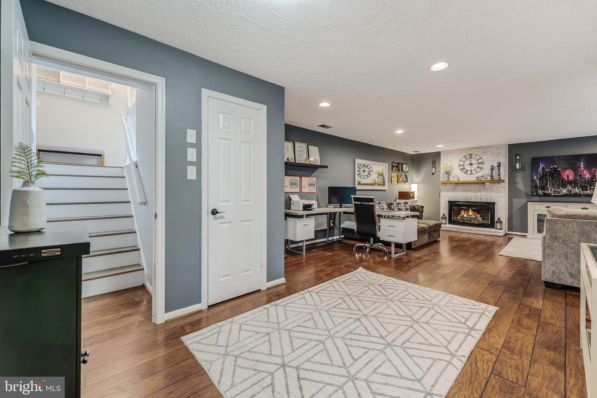 FOX MILL ESTATES - Residential