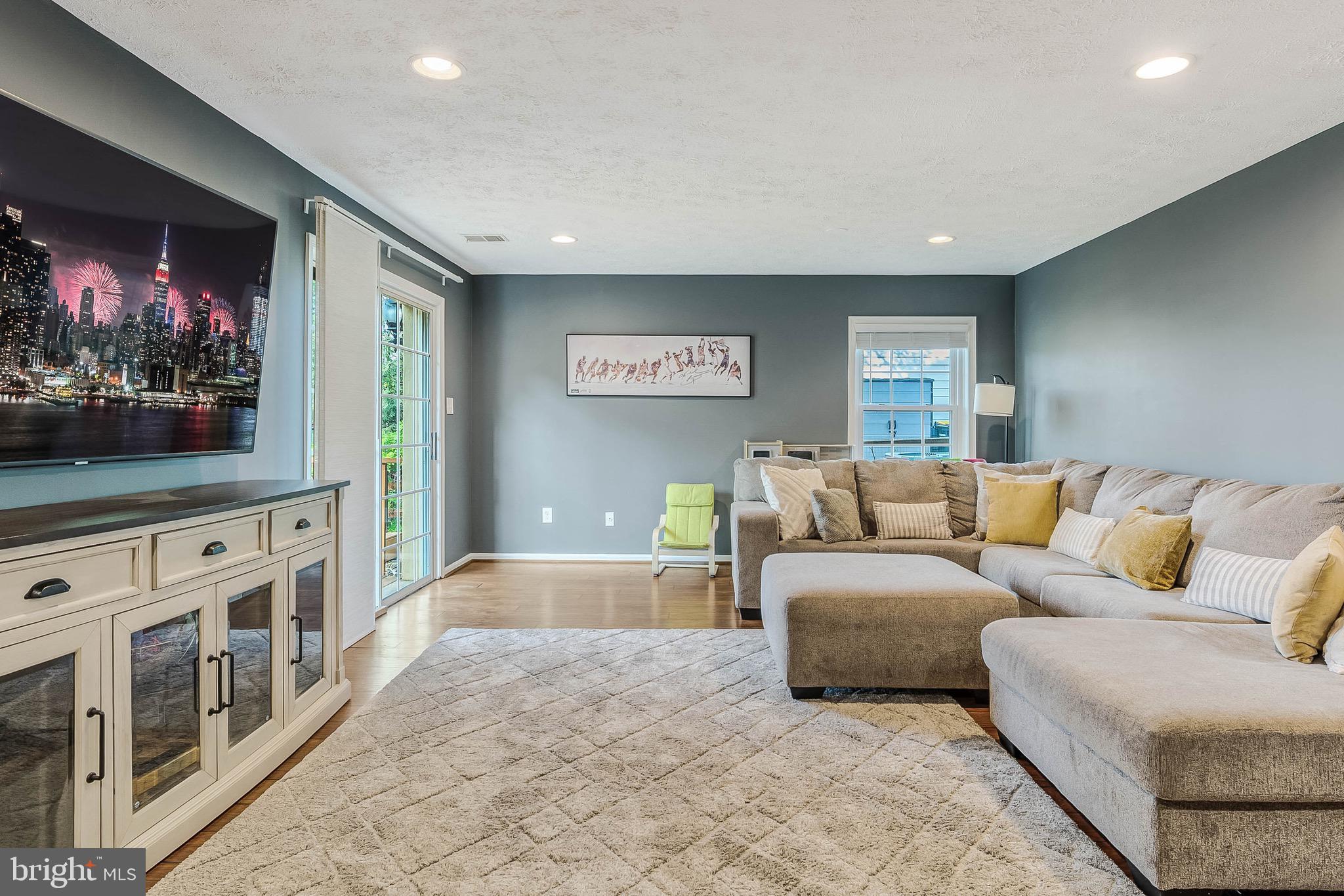 FOX MILL ESTATES - Residential