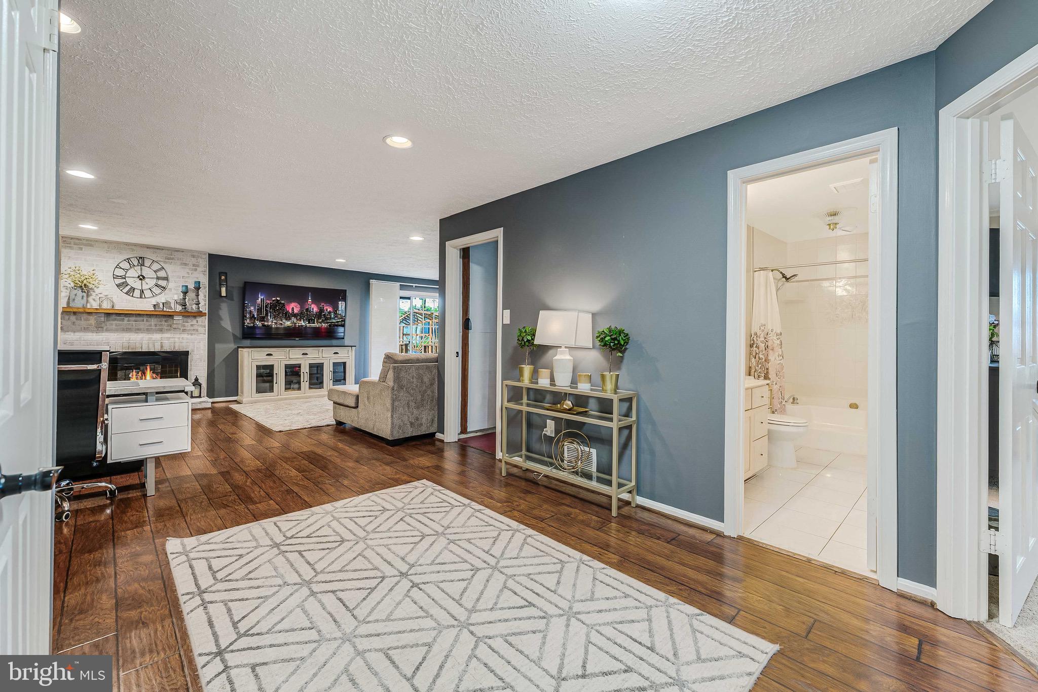 FOX MILL ESTATES - Residential