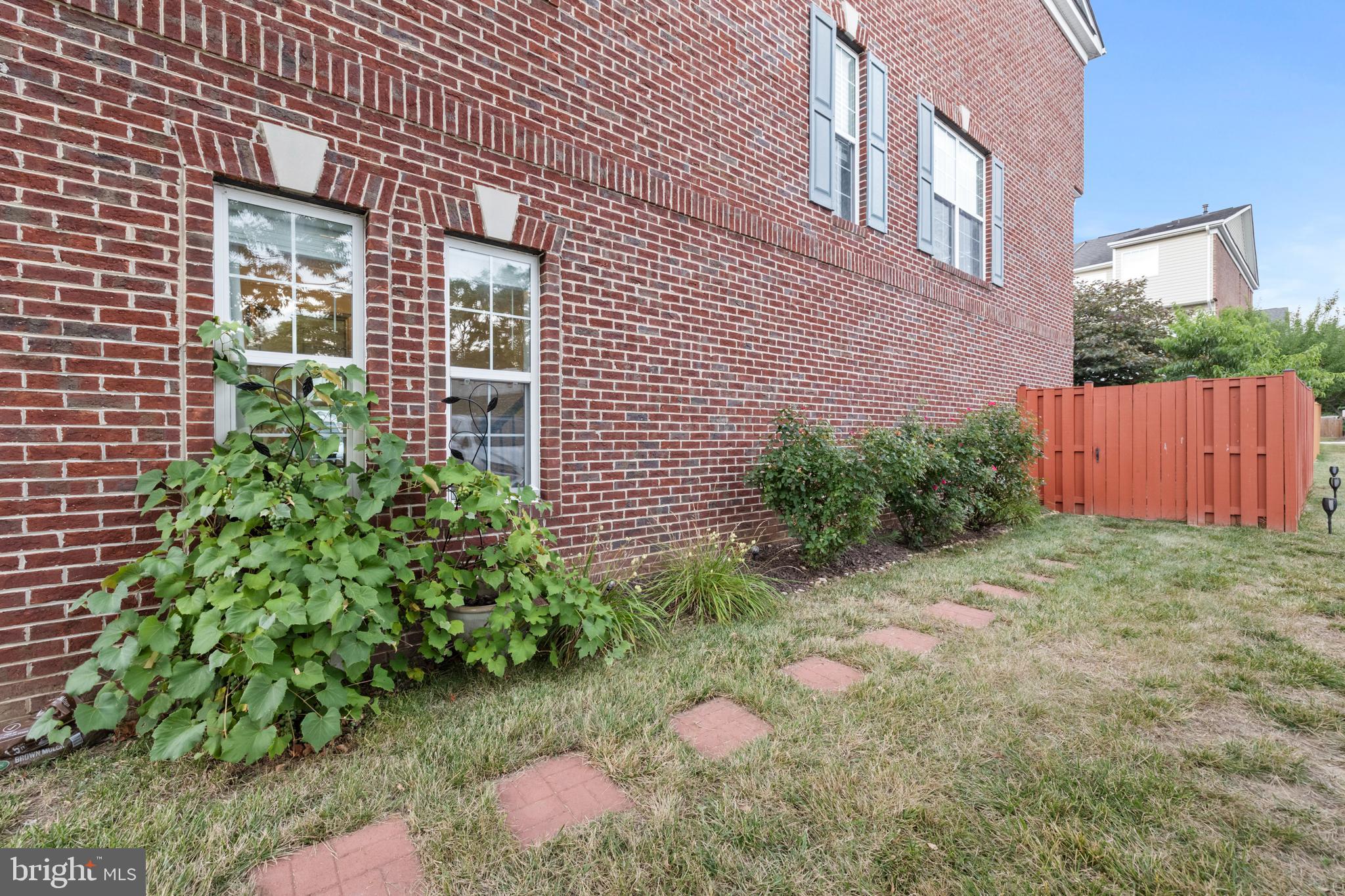 236 HAWKS VIEW SQUARE SE