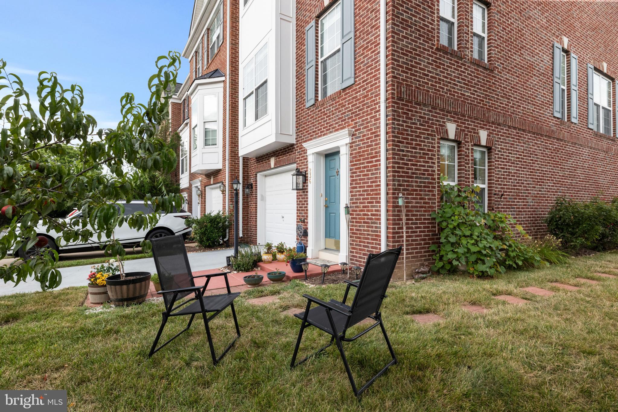 236 HAWKS VIEW SQUARE SE