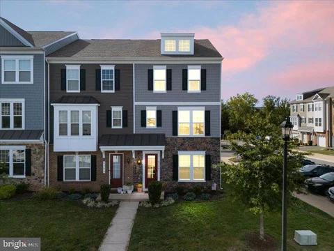 6300 Berkley Bridge Place, Haymarket, VA MLS: VAPW2131344