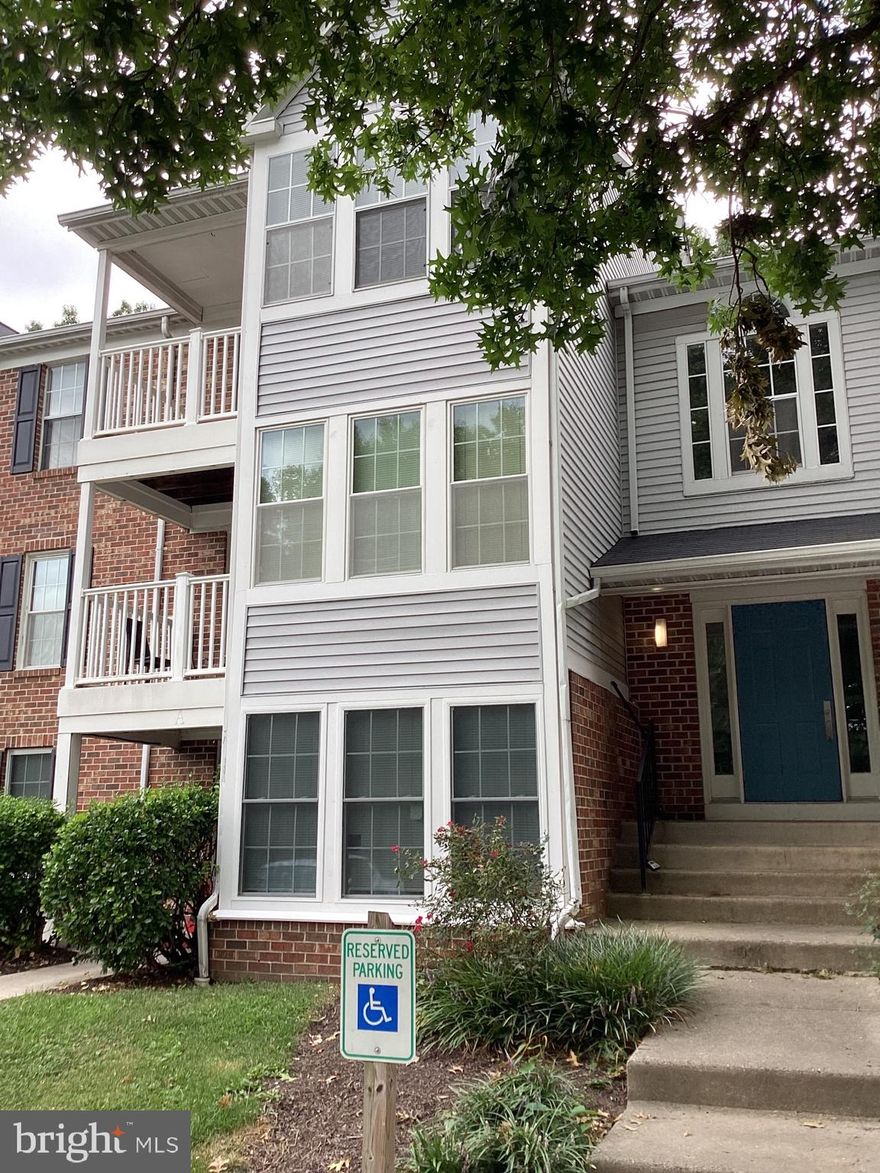 DREAM BIG!!

HUGE PRICE DROP!

Come see this before it's gone! 2 bedroom 2 FULL bath PENTHOUSE level condo! BRAND NEW carpet and paint Living room features vaulted ceilings for a more open feel AND a real wood burning fireplace. Separate dining room is perfect for hosting! Primary bedroom has a private full bath. Kitchen features stainless steel appliances. Pets okay case by case, additional fees apply with approved application. Enjoy full access to the POOL-CLUBHOUSE-TENNIS COURTS!