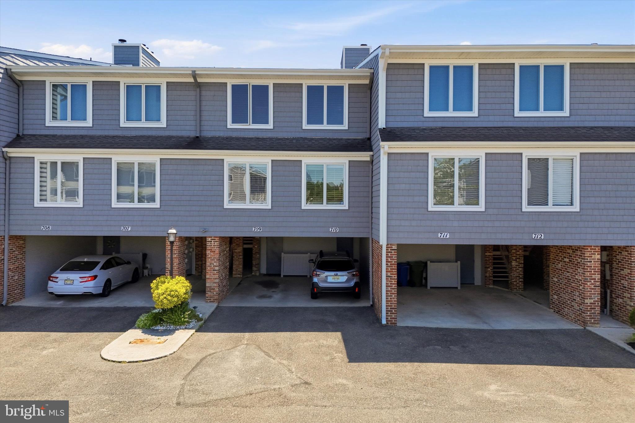 710 HARBOUR COVE