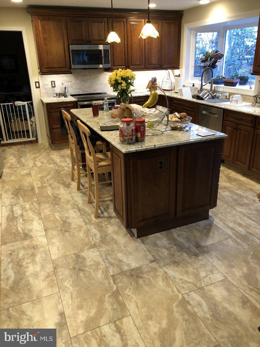 6175 RIVER FOREST DRIVE