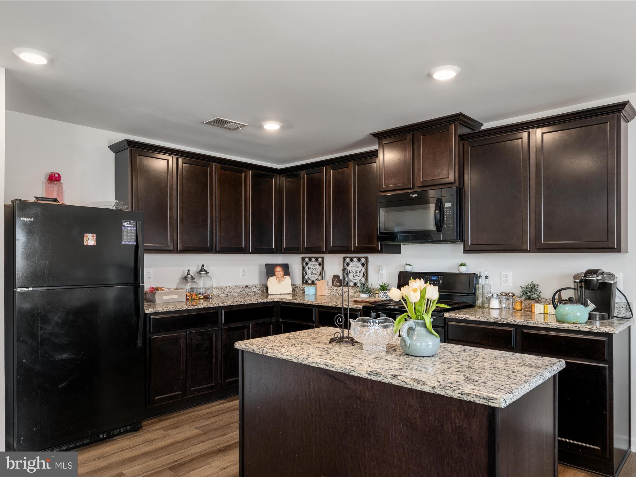 MCGINNIS POINT - Residential