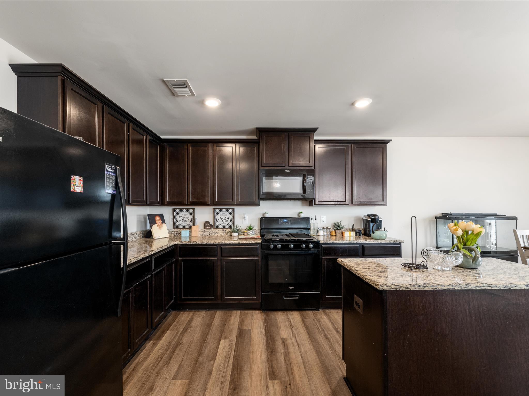 MCGINNIS POINT - Residential