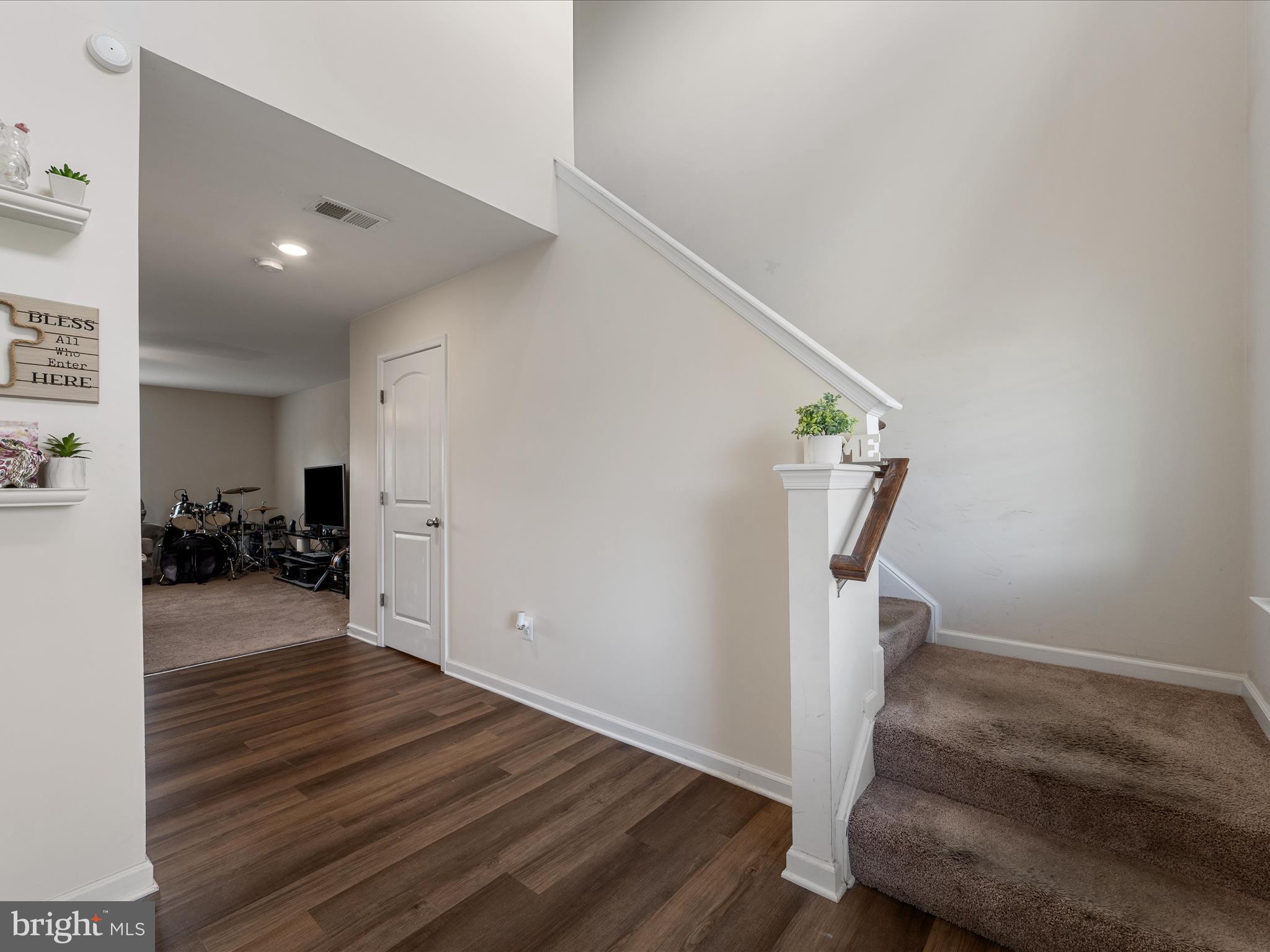 MCGINNIS POINT - Residential