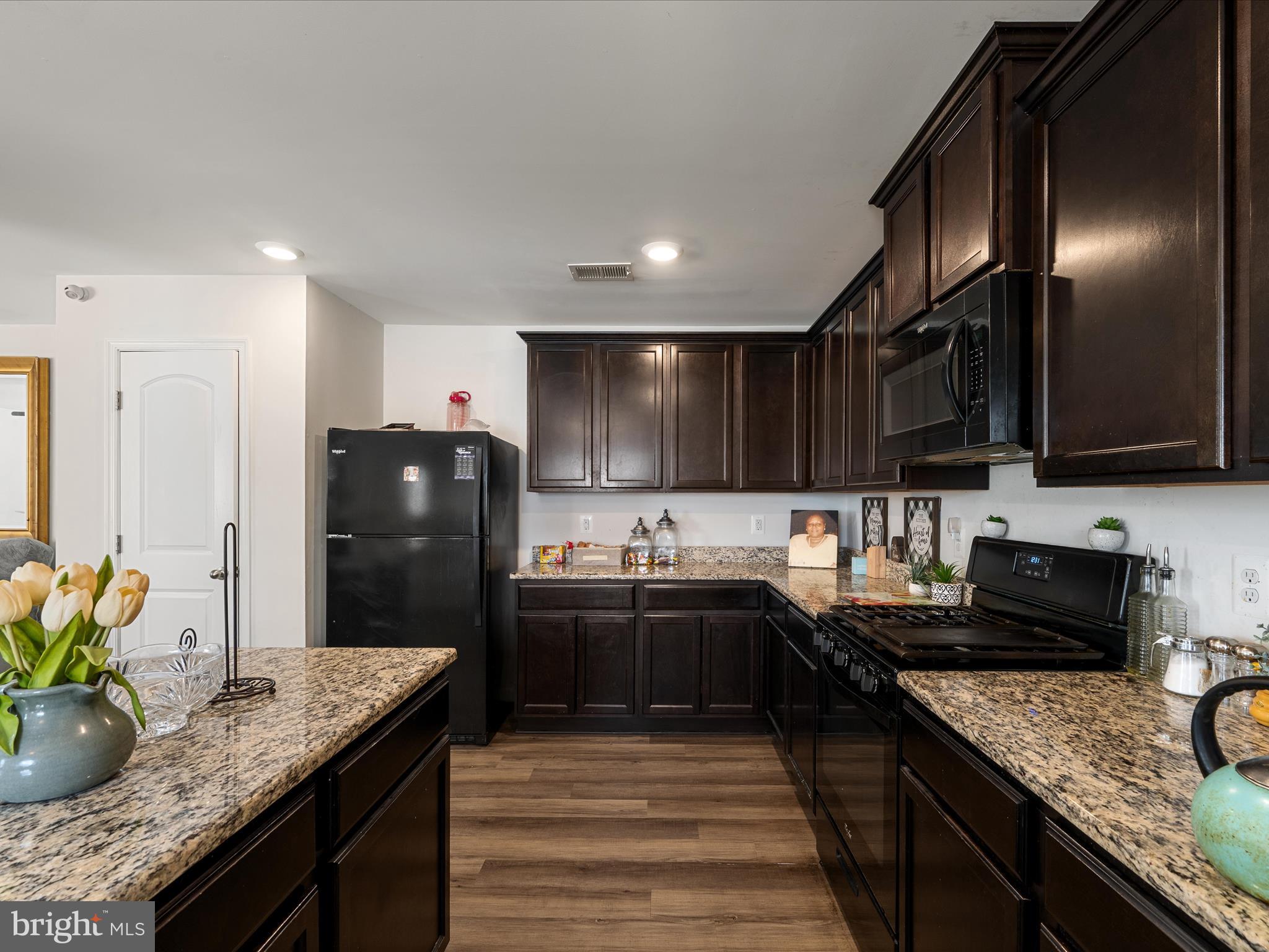 MCGINNIS POINT - Residential