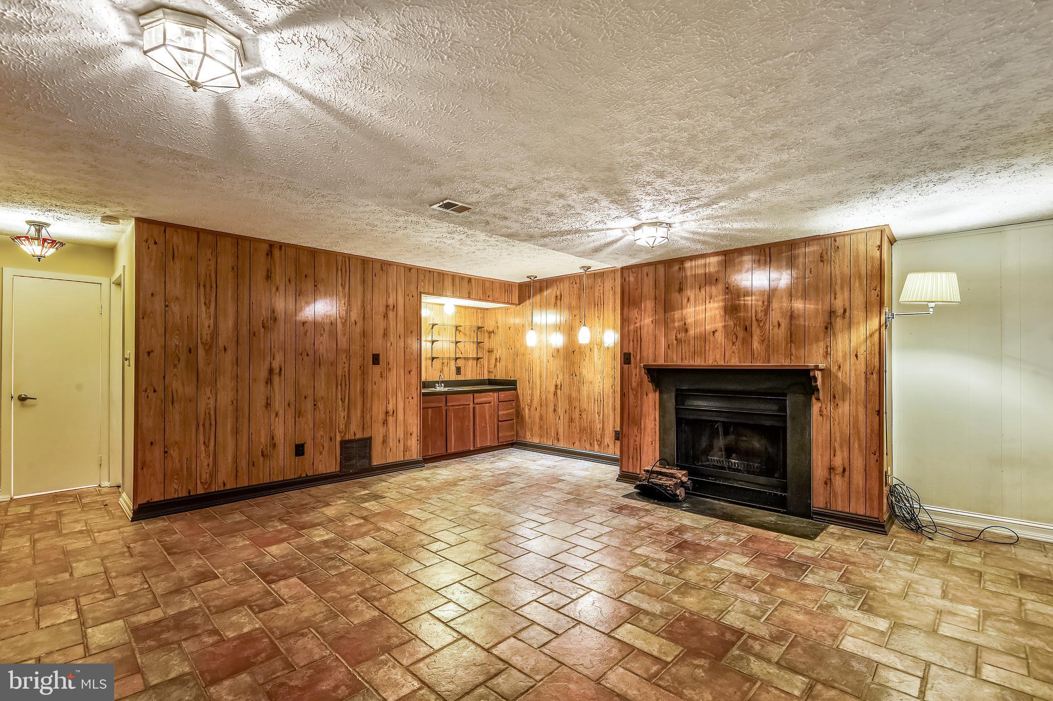 DEER RUN CROSSING - Residential Lease