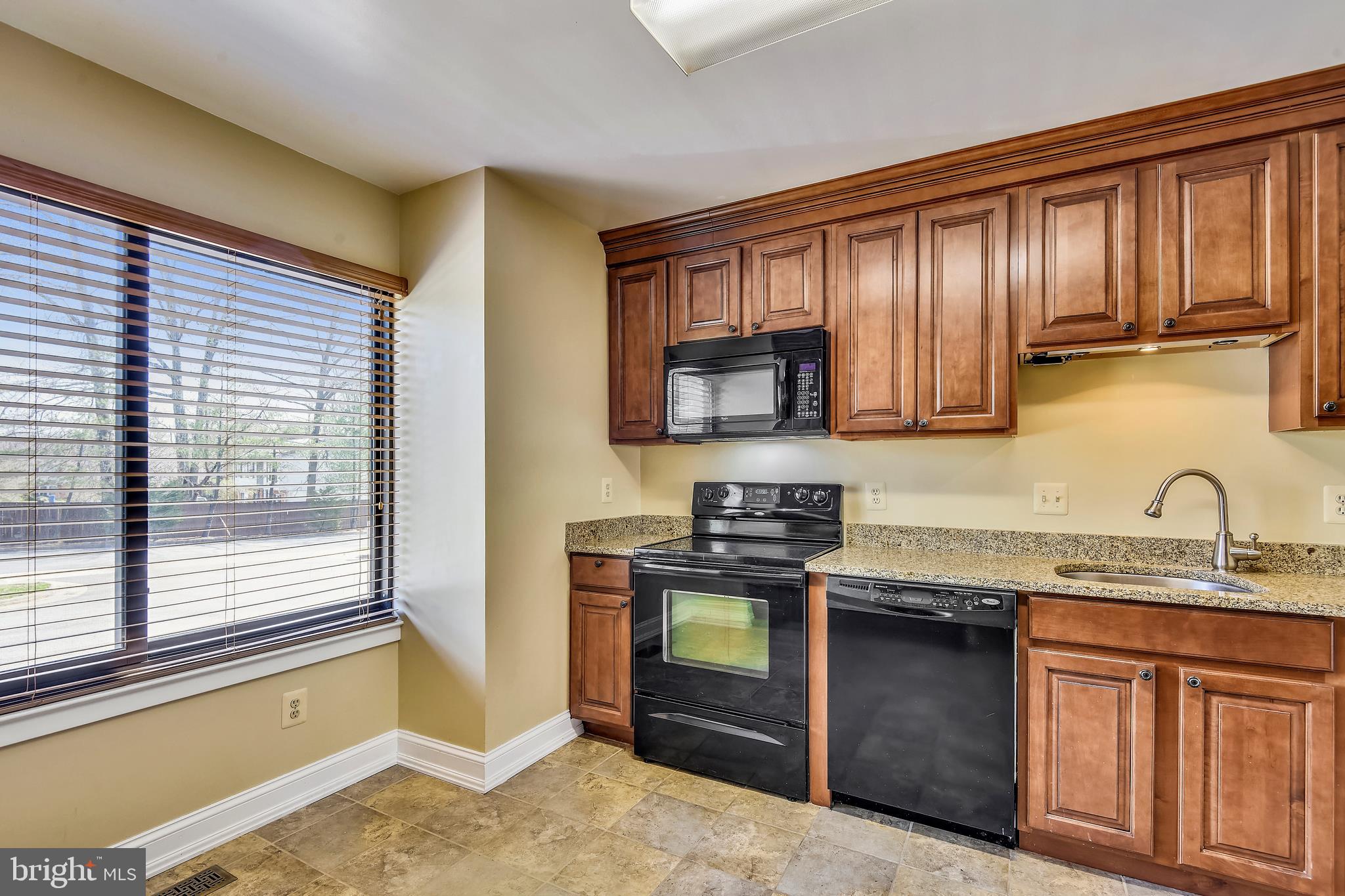 DEER RUN CROSSING - Residential Lease