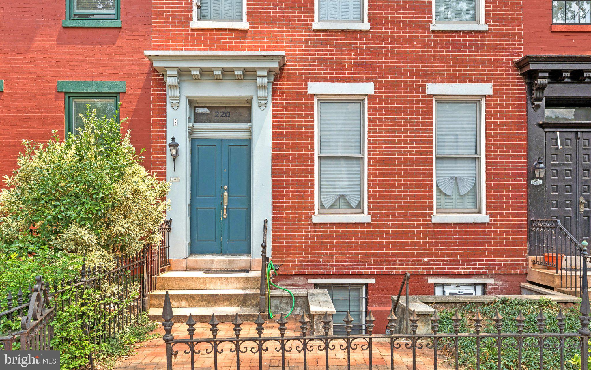 220 3RD STREET SE