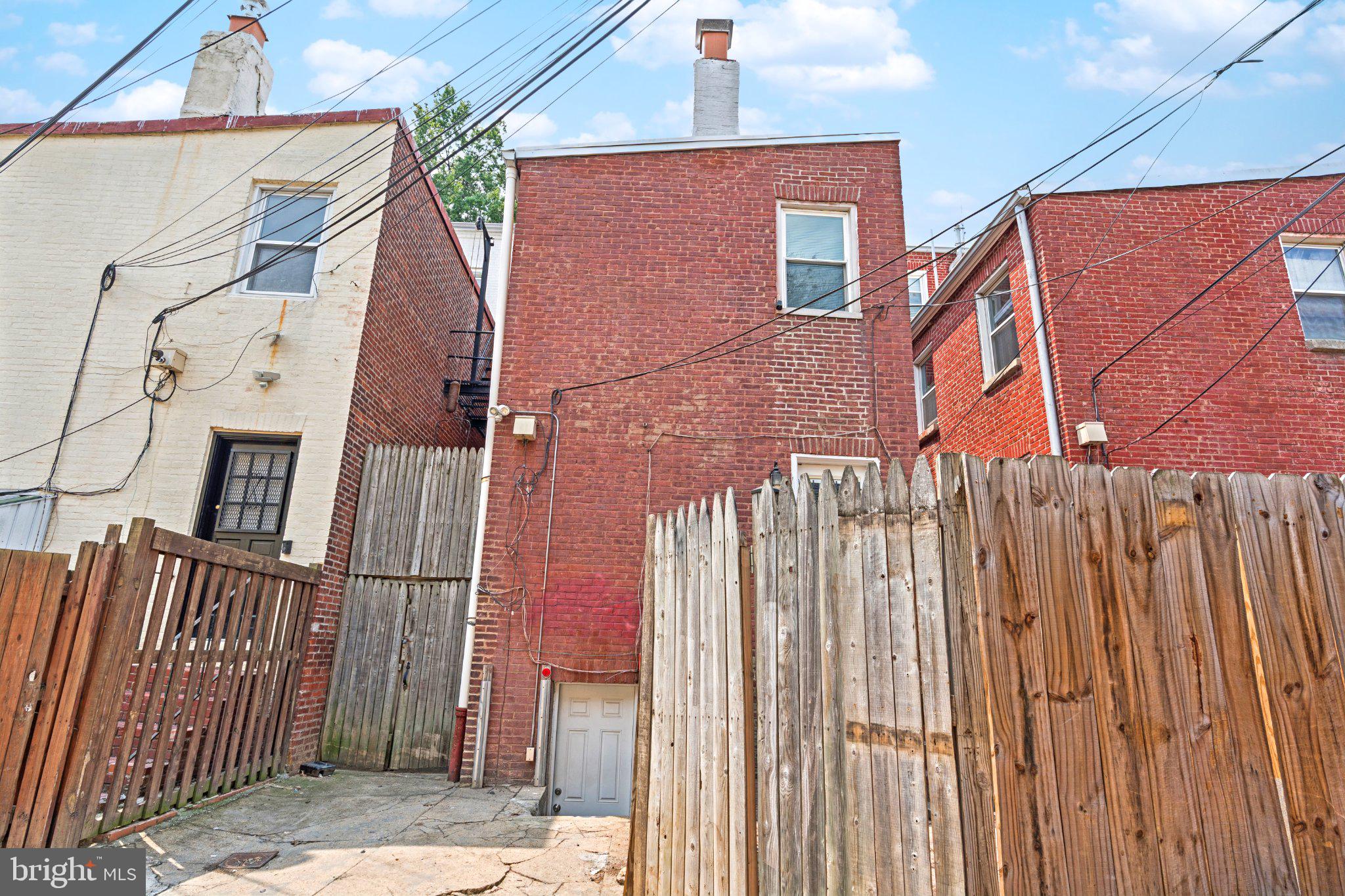220 3RD STREET SE