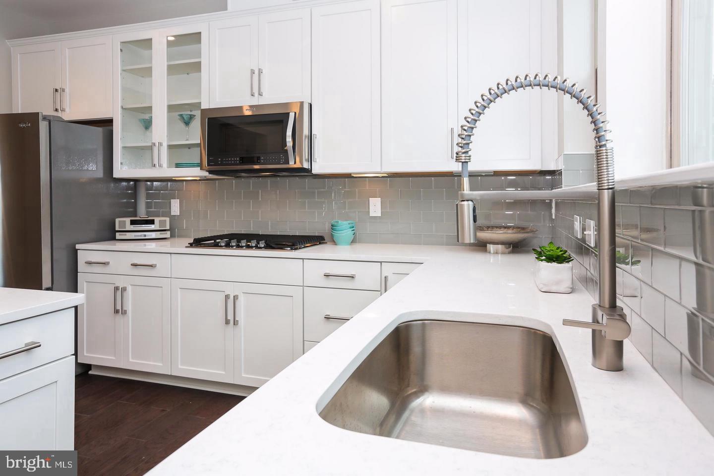 LOUDOUN PLACE - Residential Lease