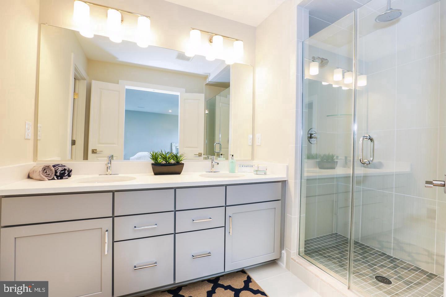 LOUDOUN PLACE - Residential Lease