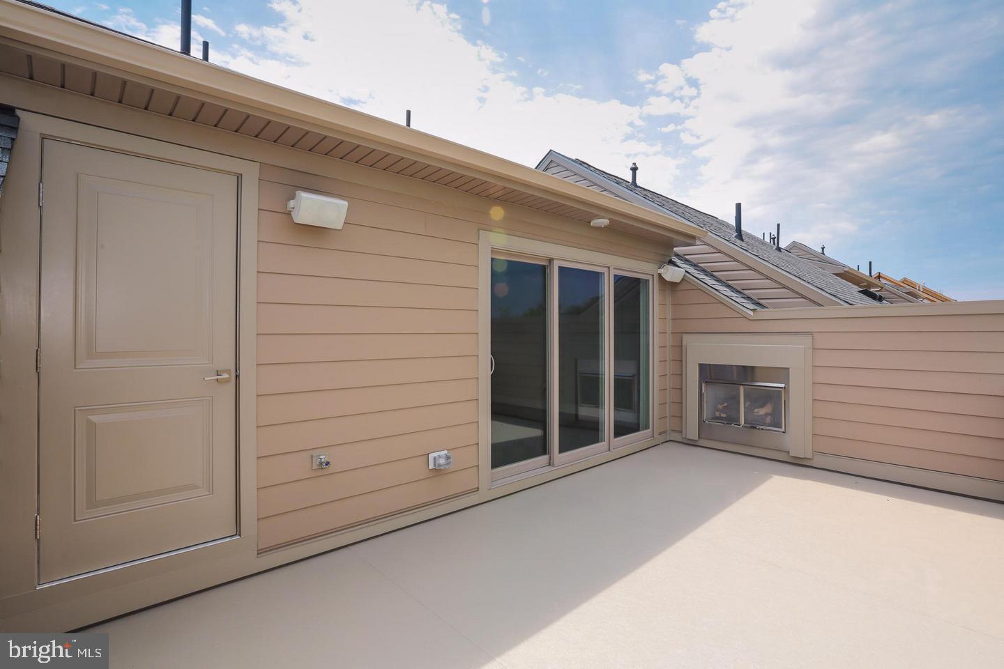 LOUDOUN PLACE - Residential Lease