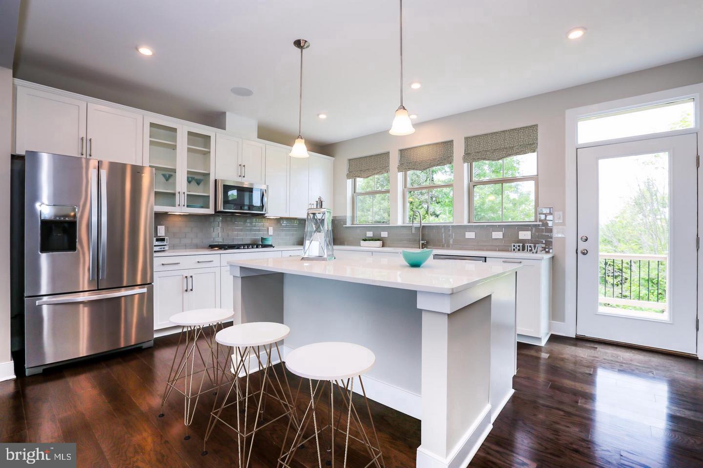 LOUDOUN PLACE - Residential Lease