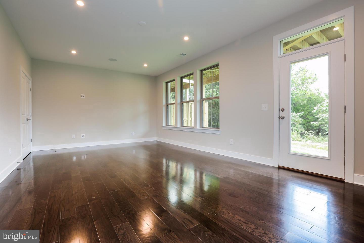 LOUDOUN PLACE - Residential Lease