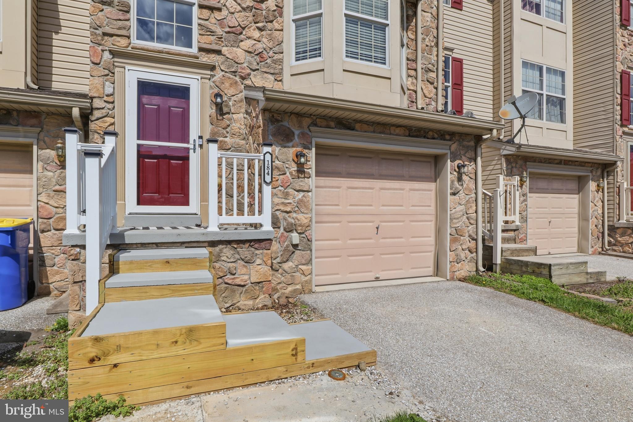 COLONIAL HILLS - Residential