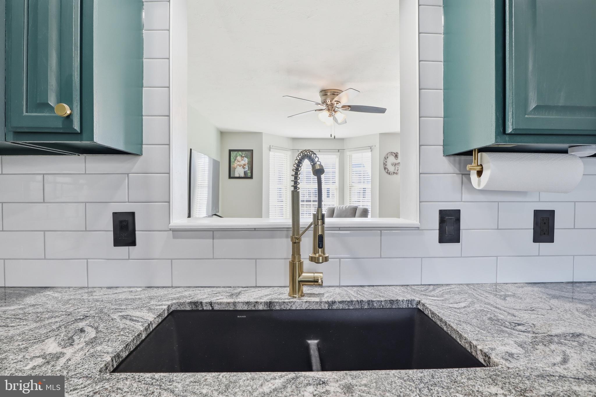 COLONIAL HILLS - Residential