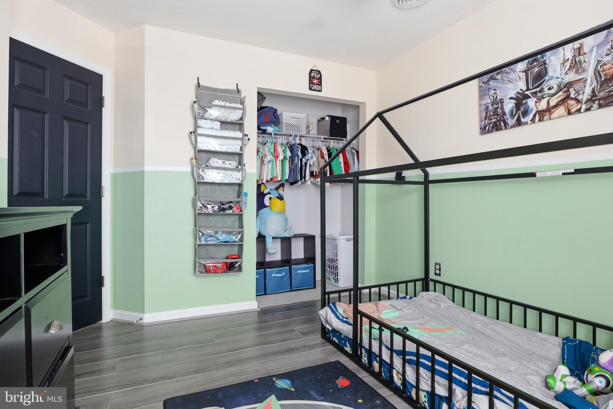 COLONIAL HILLS - Residential