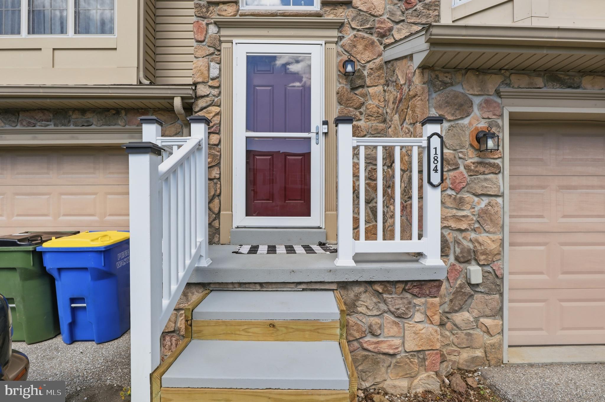 COLONIAL HILLS - Residential