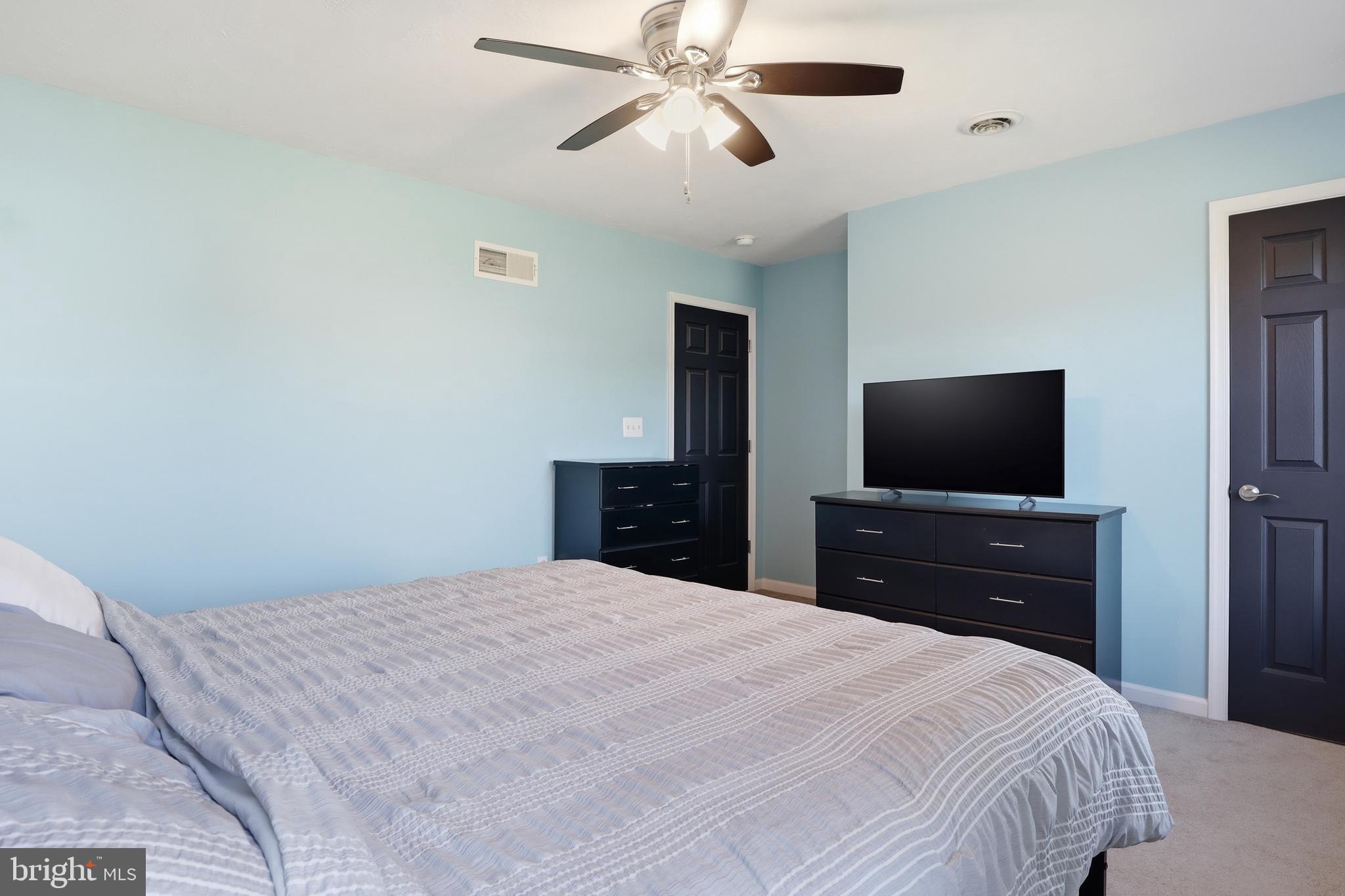 COLONIAL HILLS - Residential