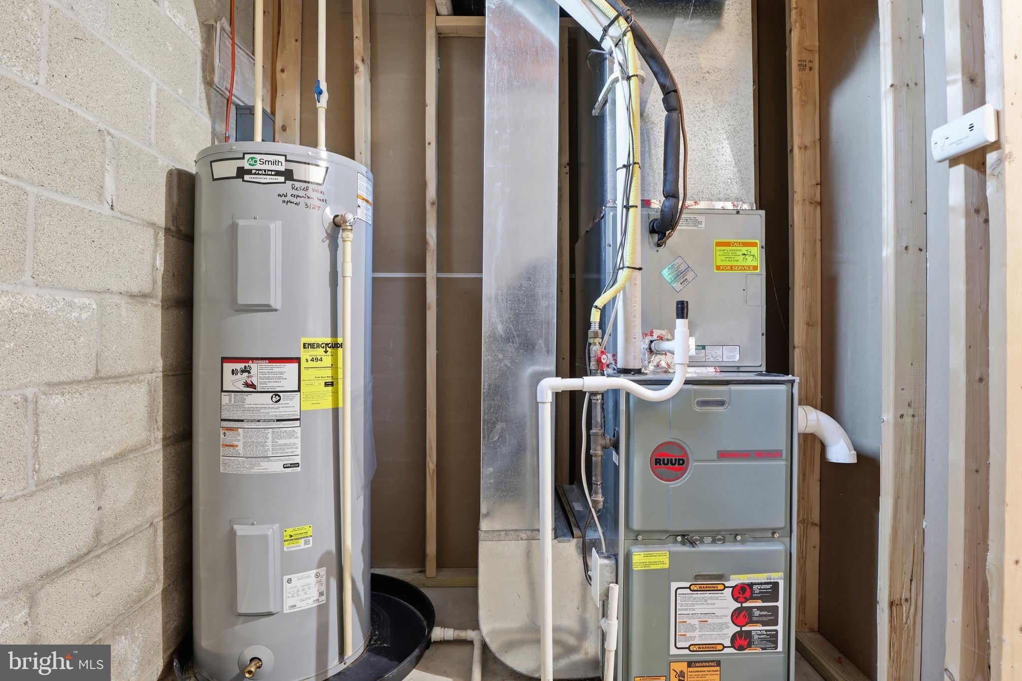 COLONIAL HILLS - Residential