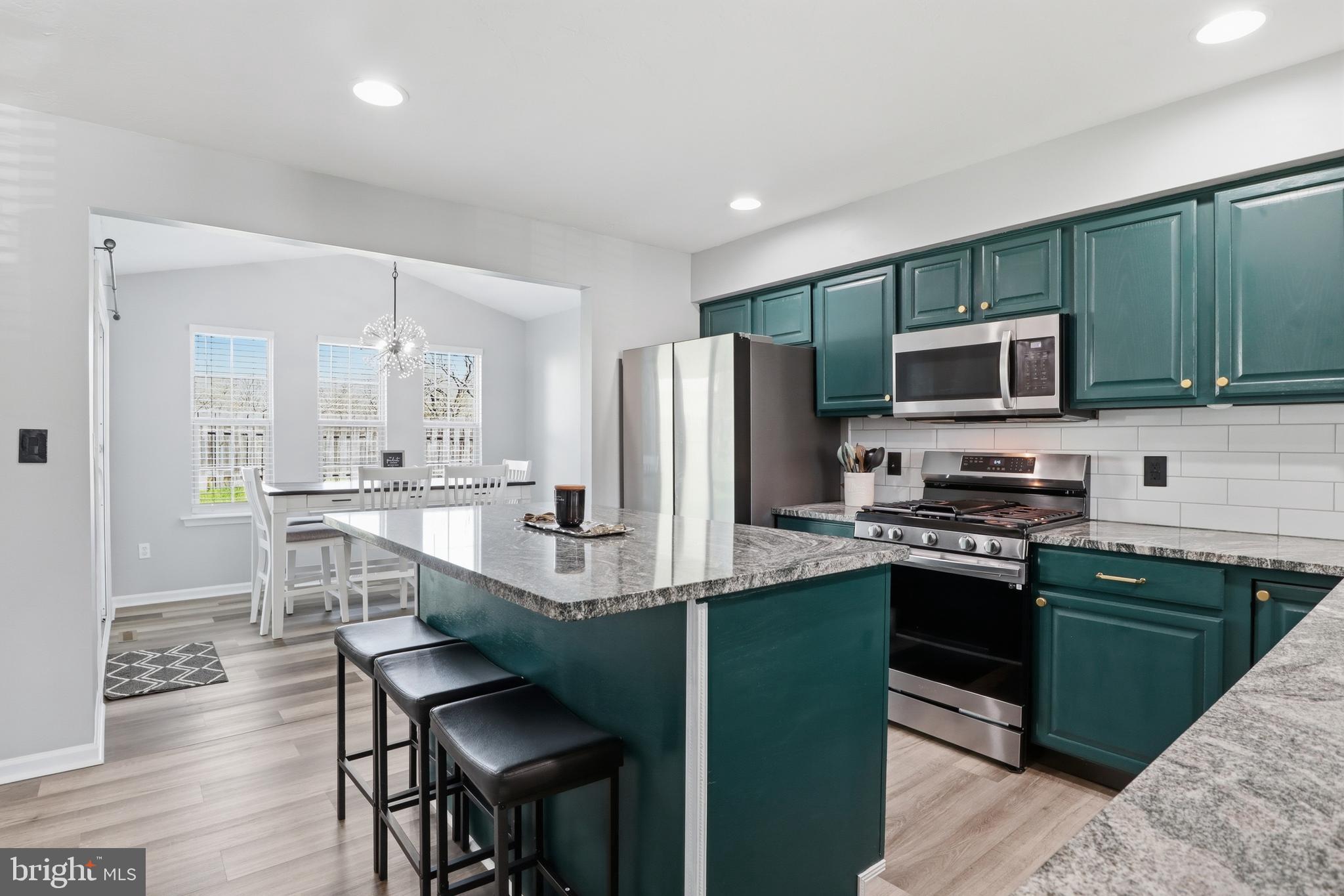 COLONIAL HILLS - Residential