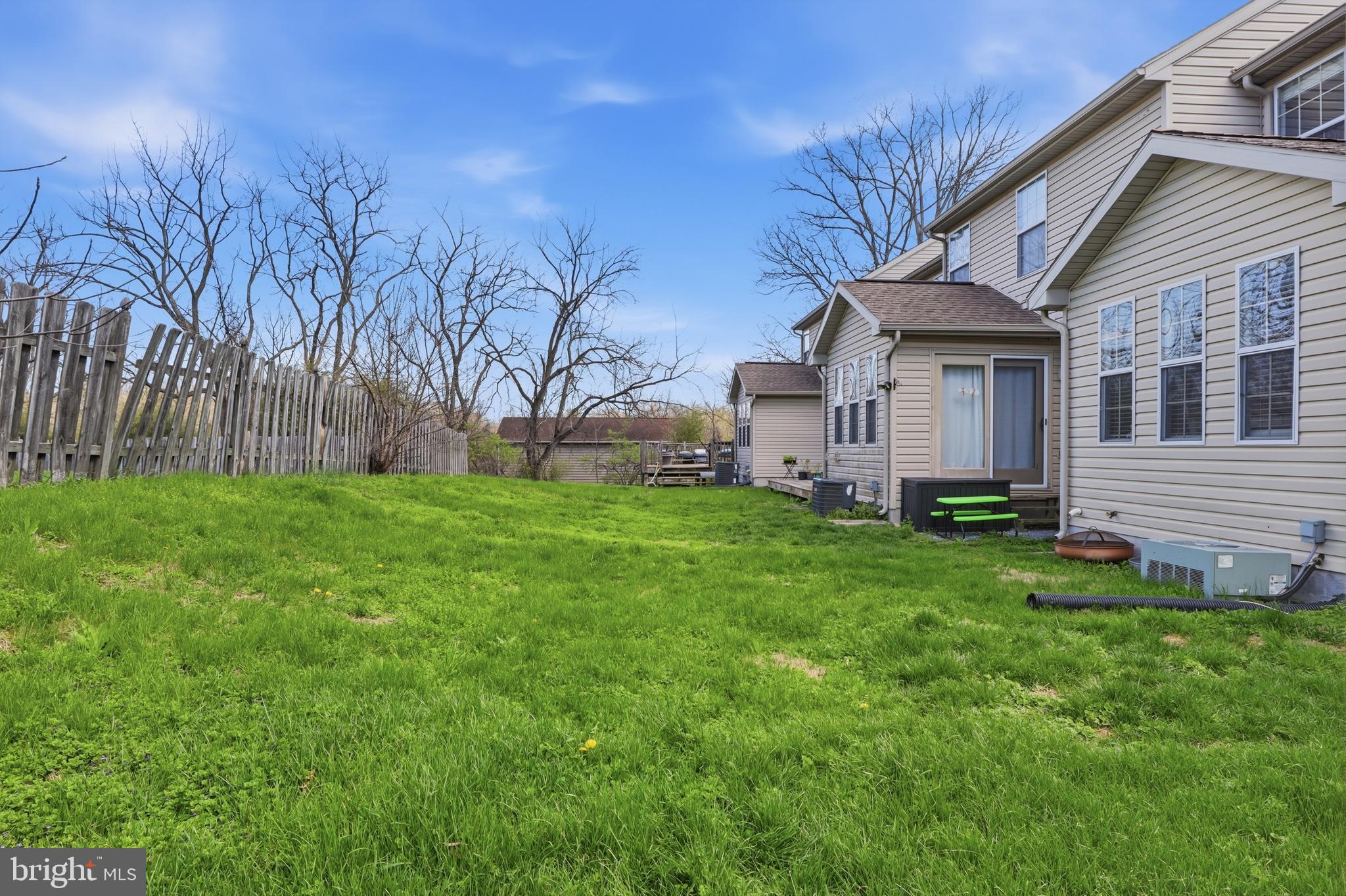 COLONIAL HILLS - Residential