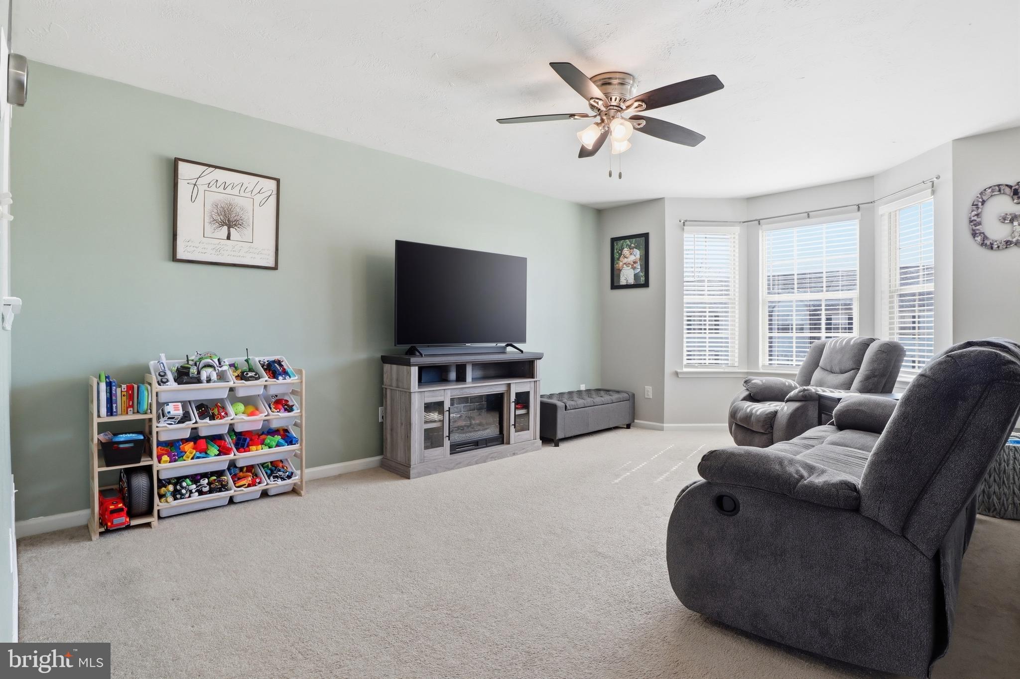 COLONIAL HILLS - Residential