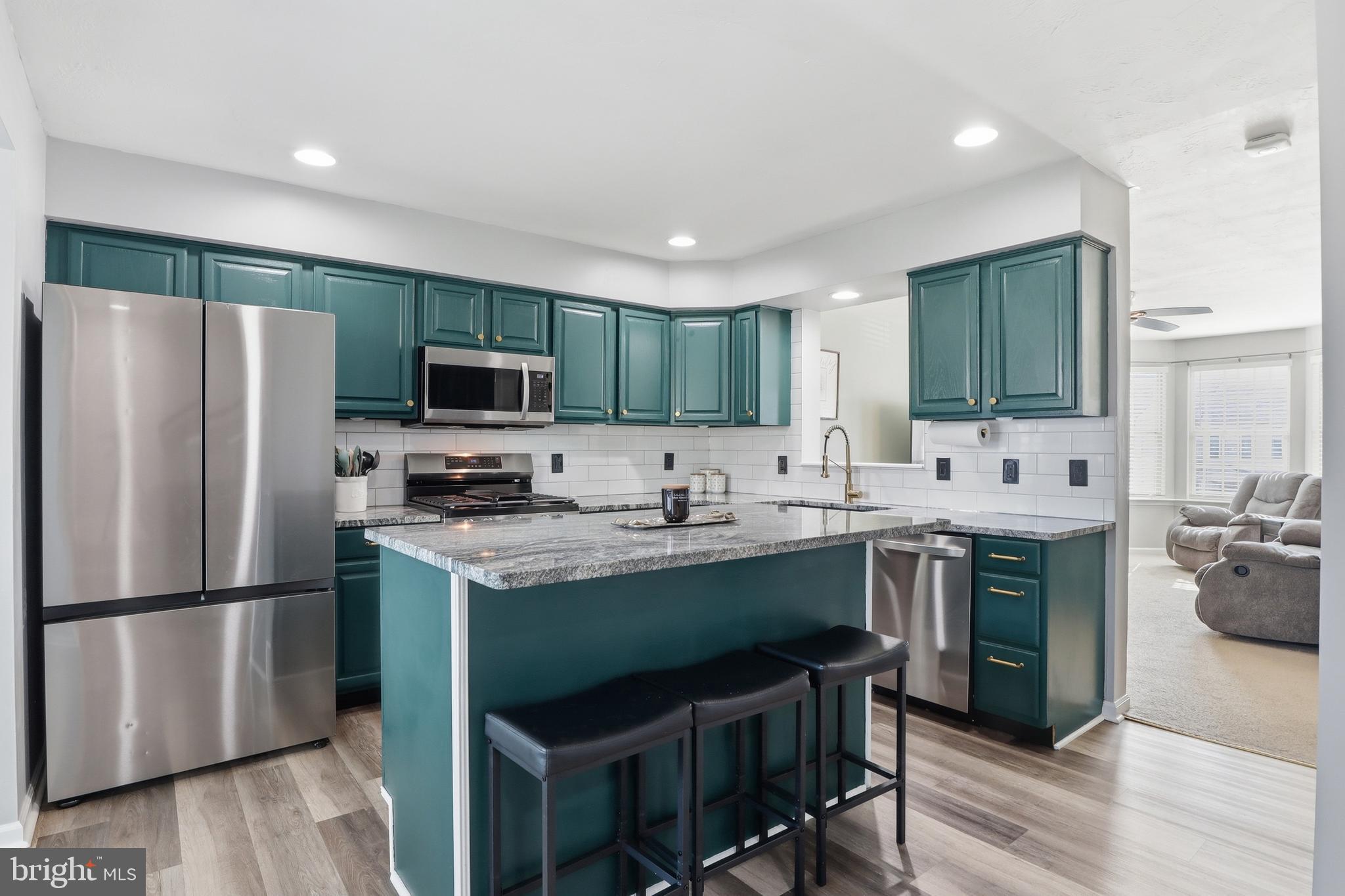 COLONIAL HILLS - Residential