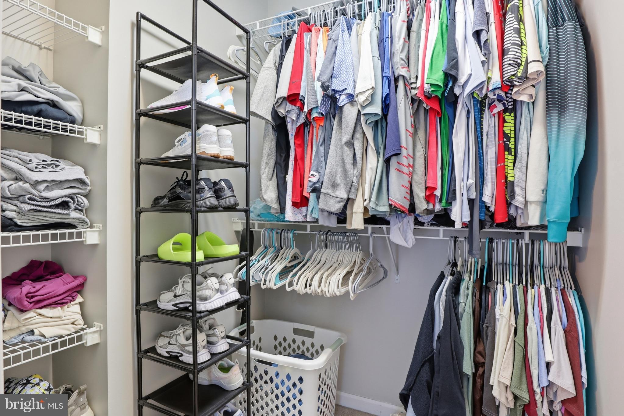 COLONIAL HILLS - Residential