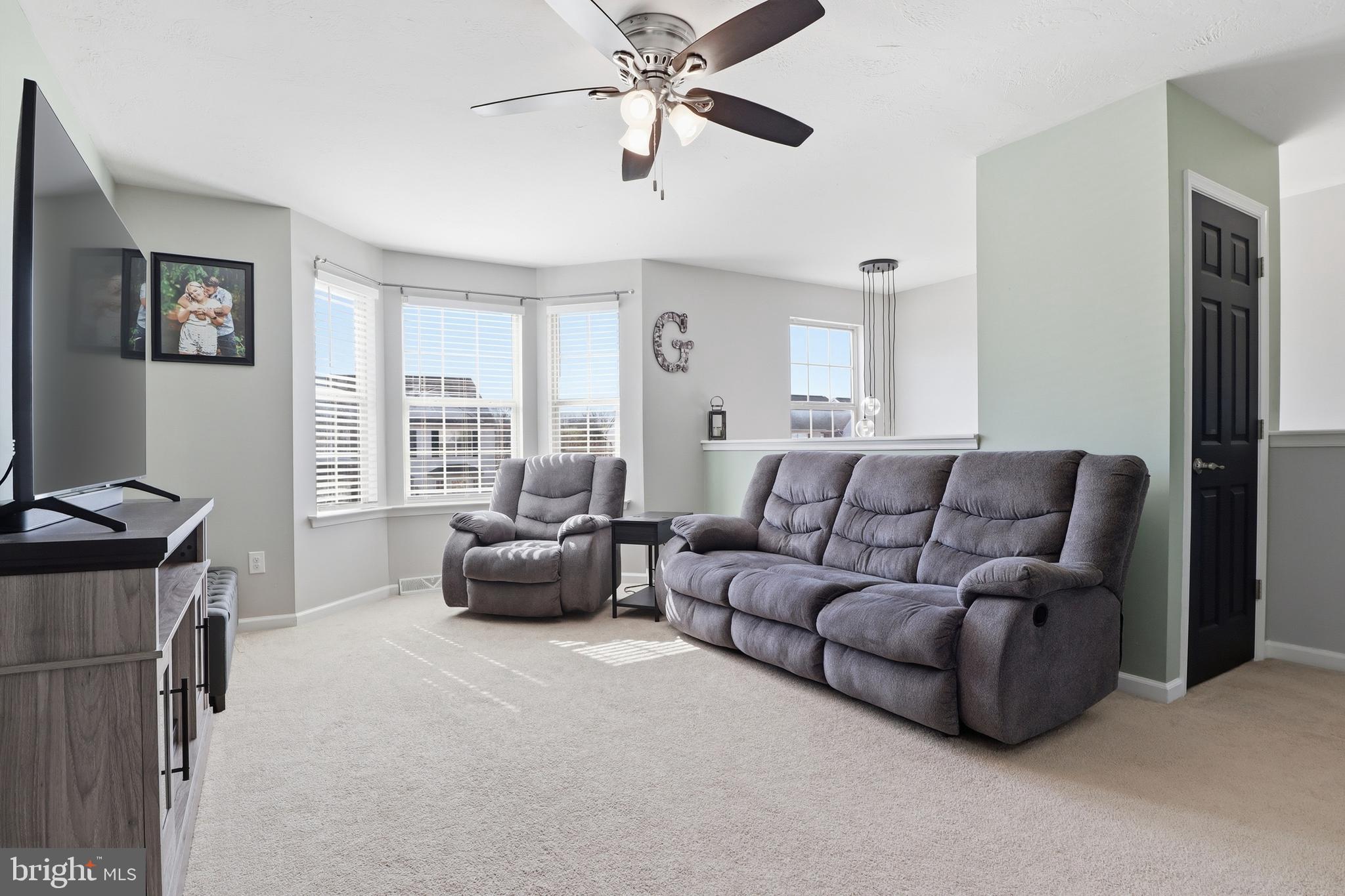 COLONIAL HILLS - Residential