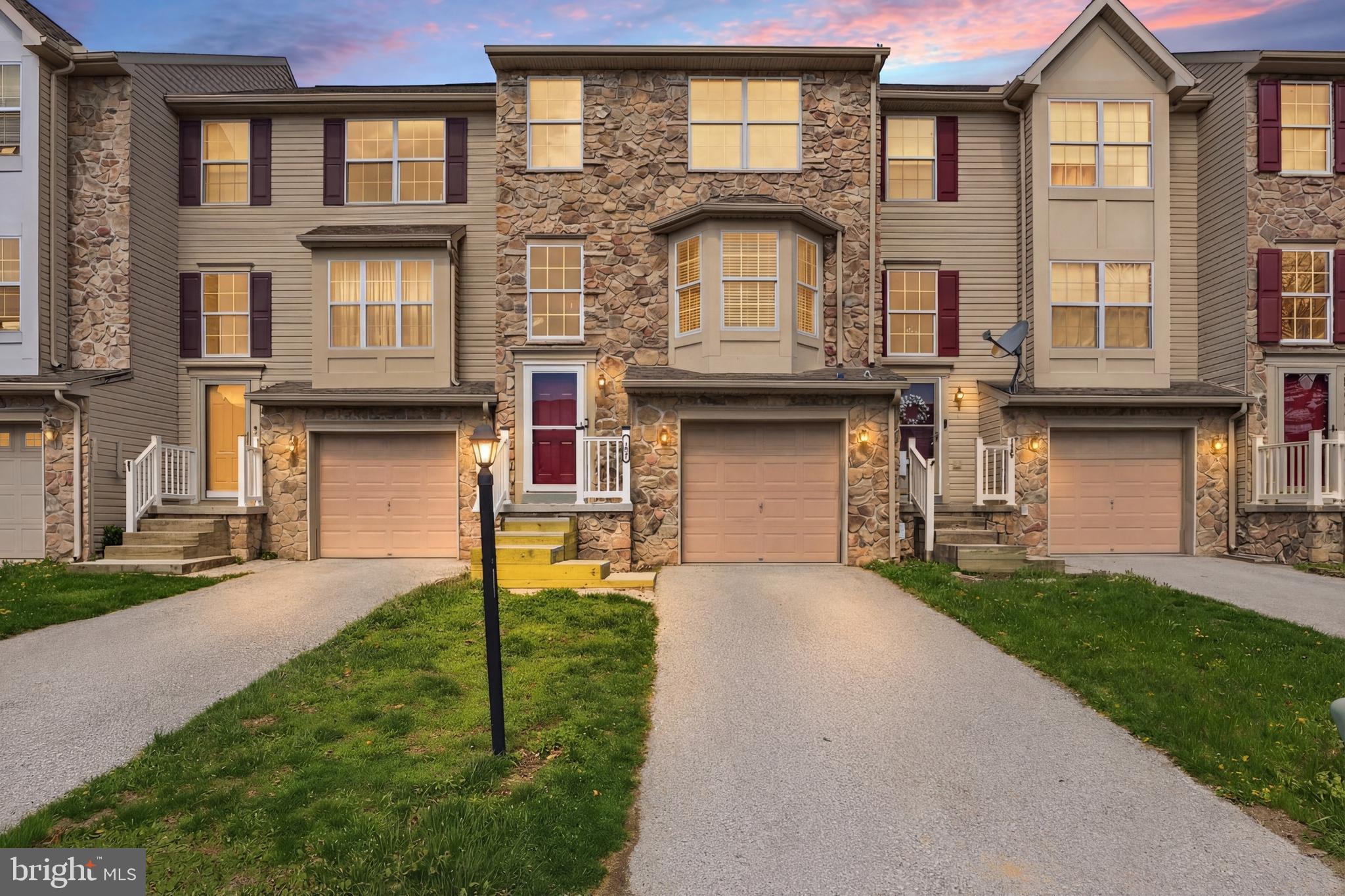 COLONIAL HILLS - Residential