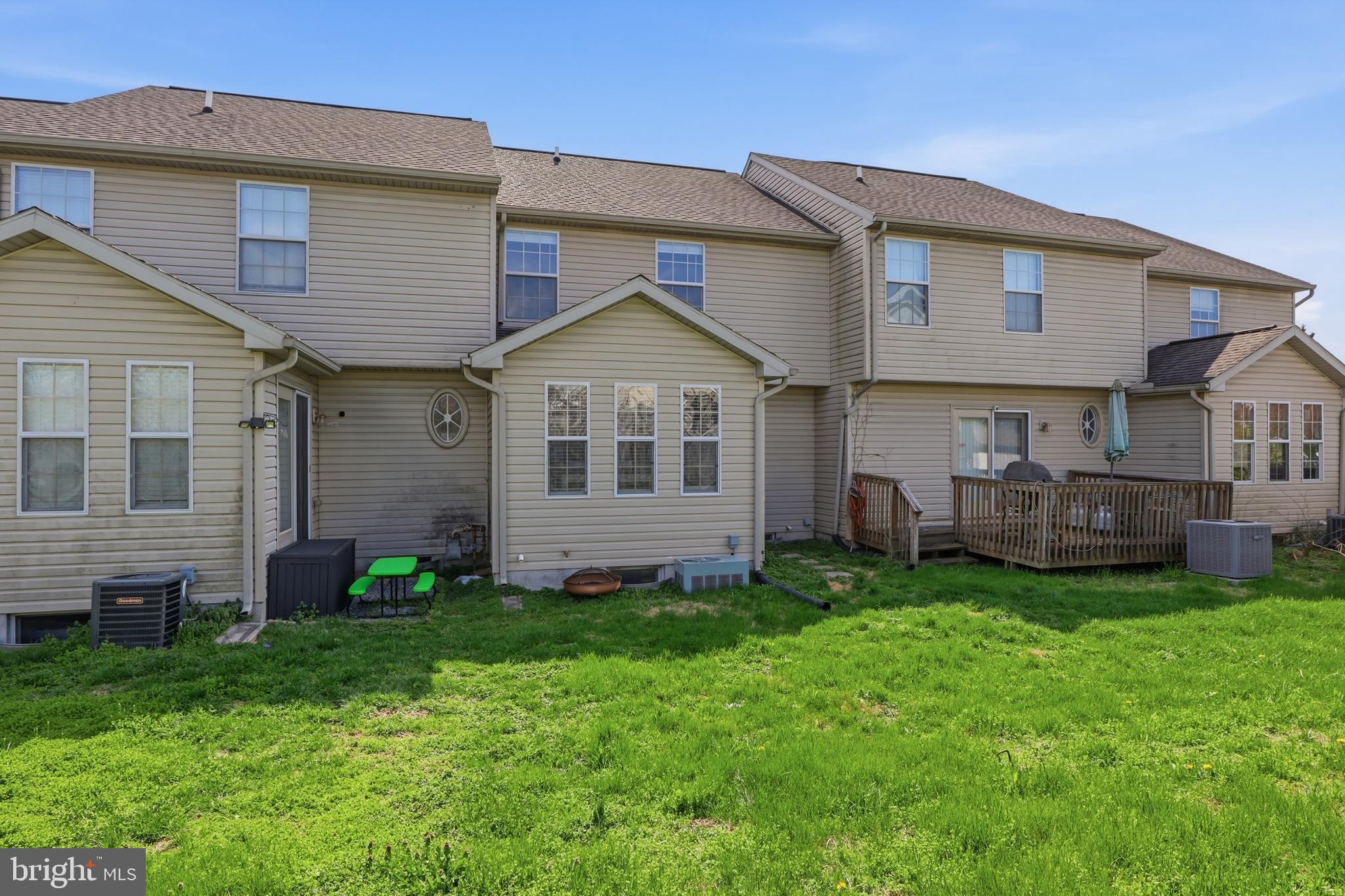 COLONIAL HILLS - Residential