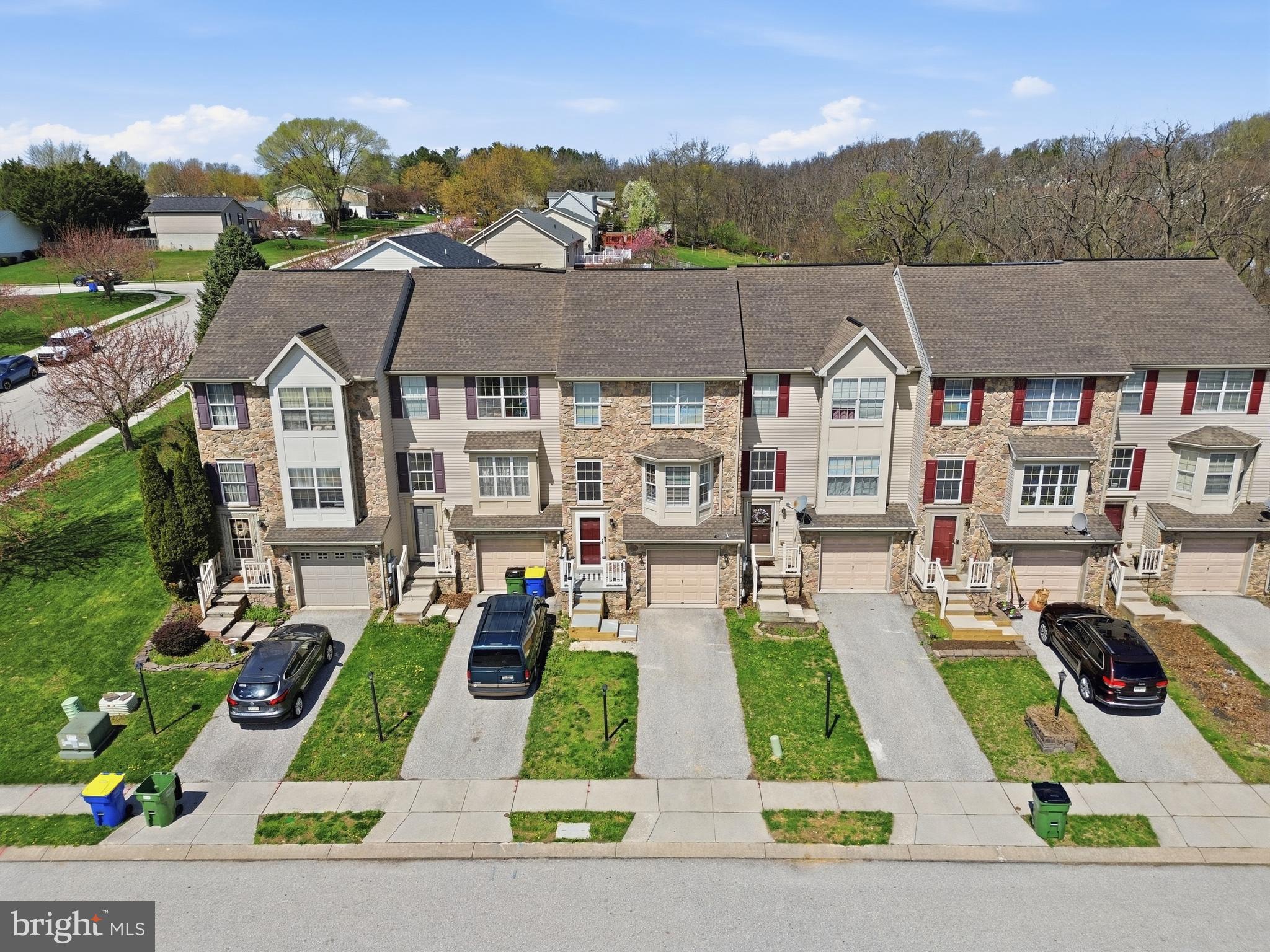 COLONIAL HILLS - Residential