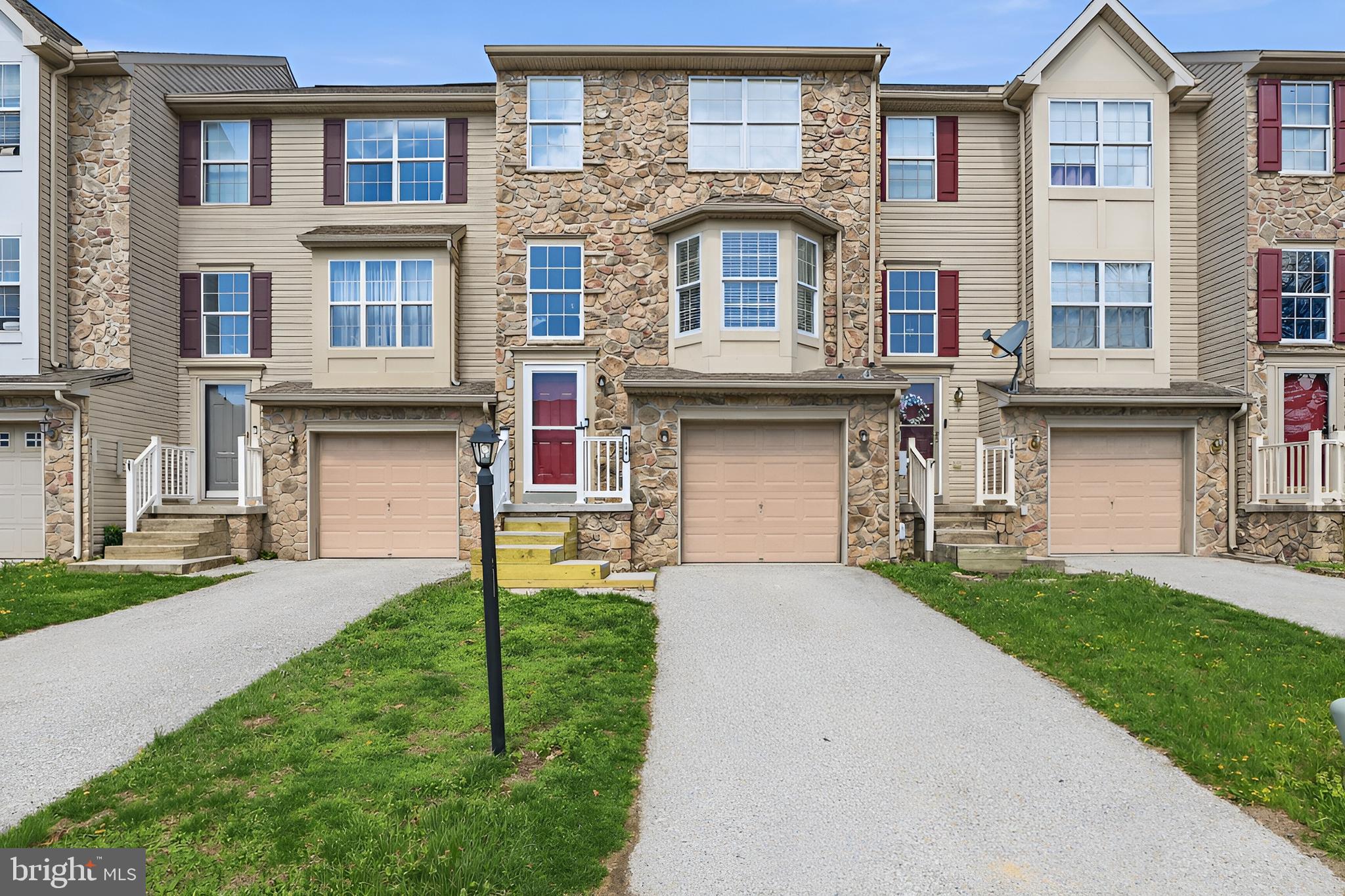 COLONIAL HILLS - Residential