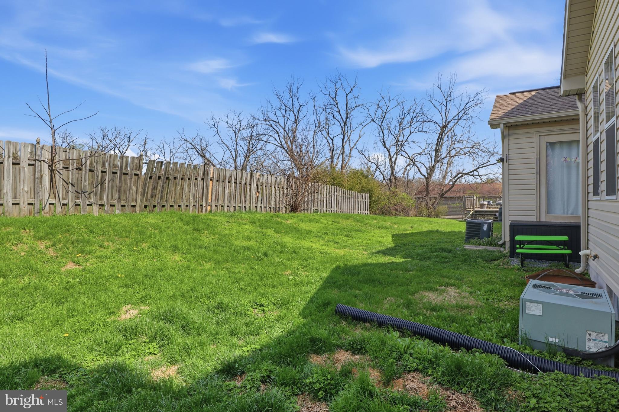 COLONIAL HILLS - Residential