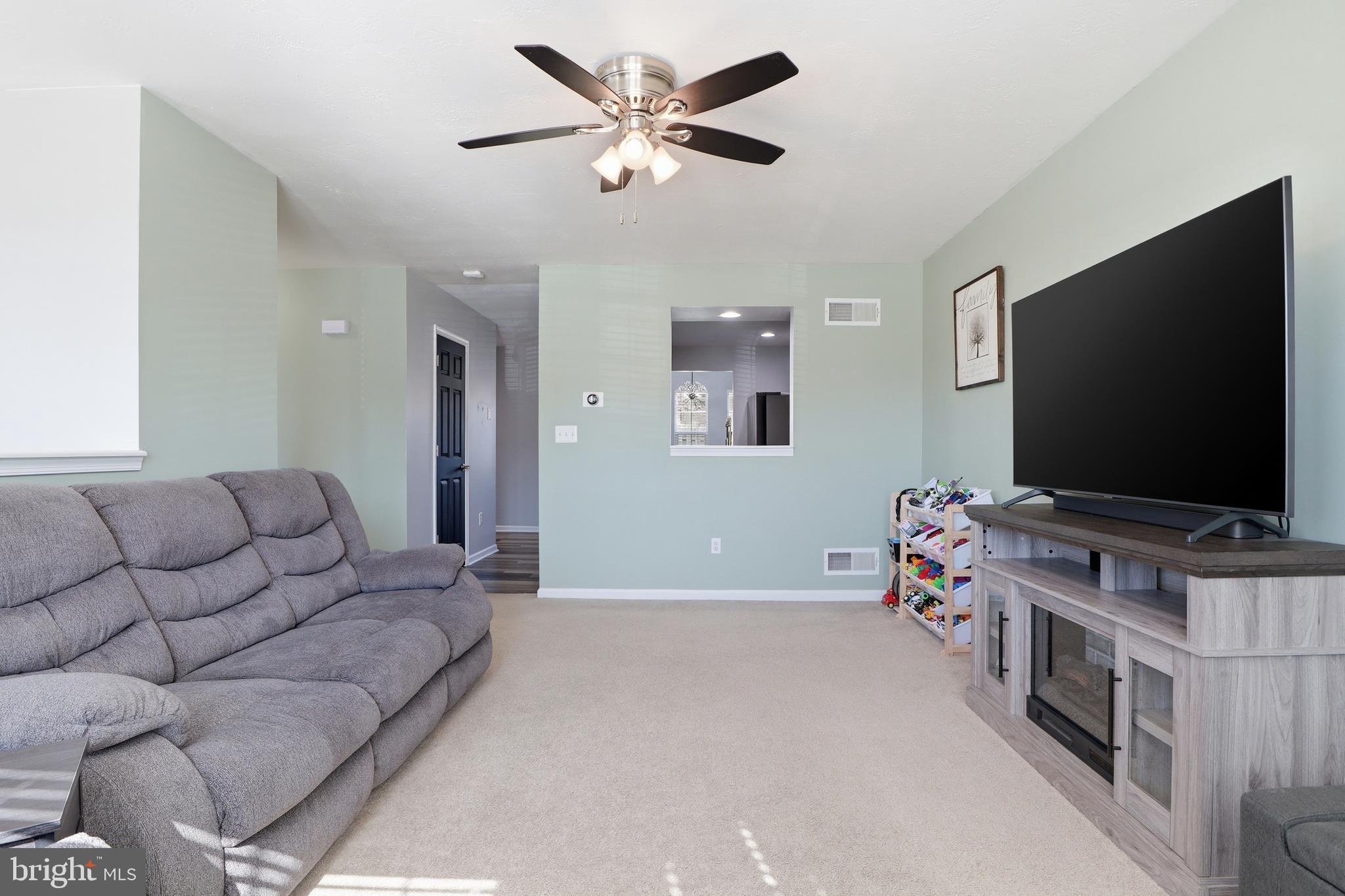 COLONIAL HILLS - Residential