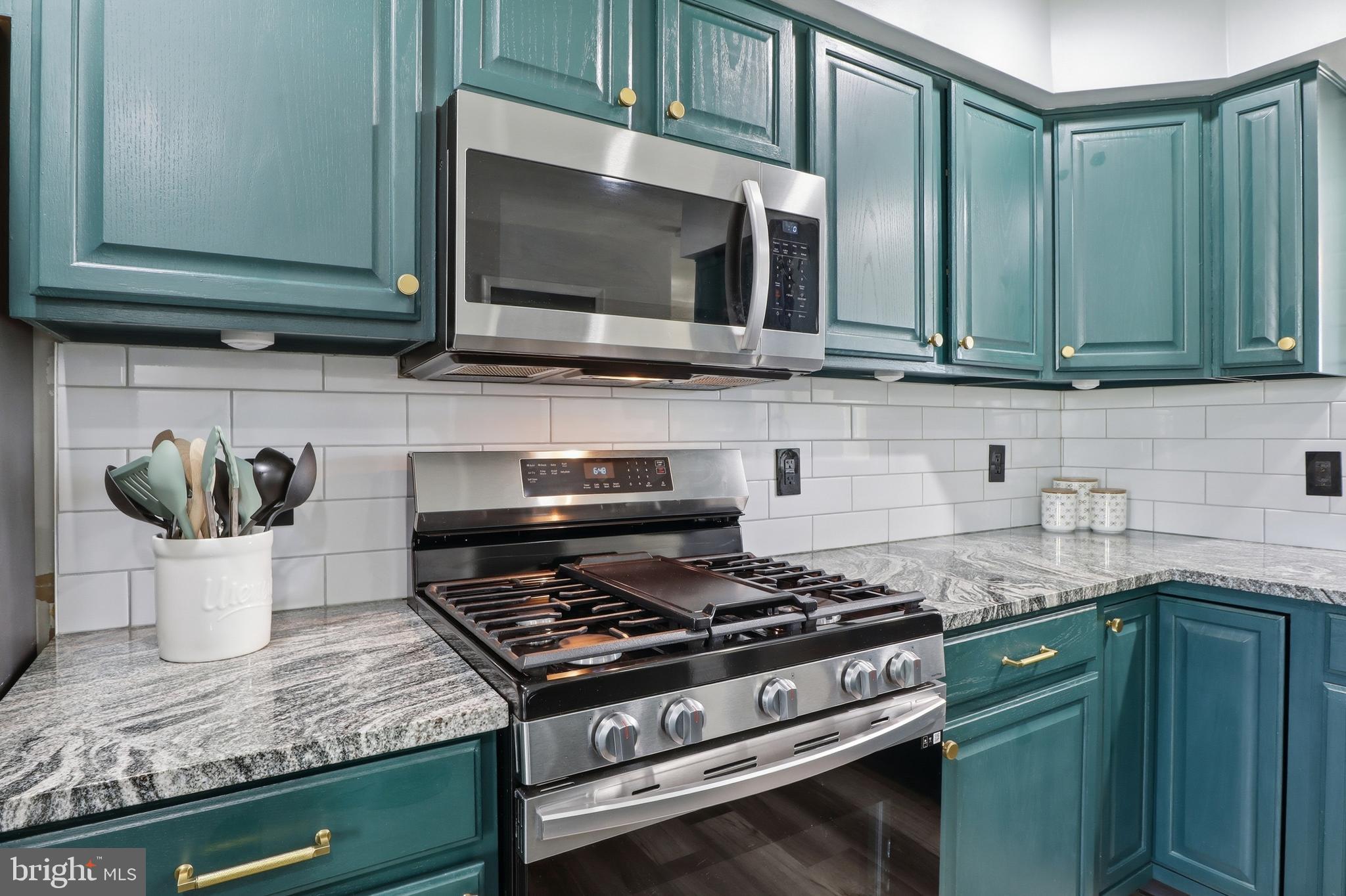 COLONIAL HILLS - Residential