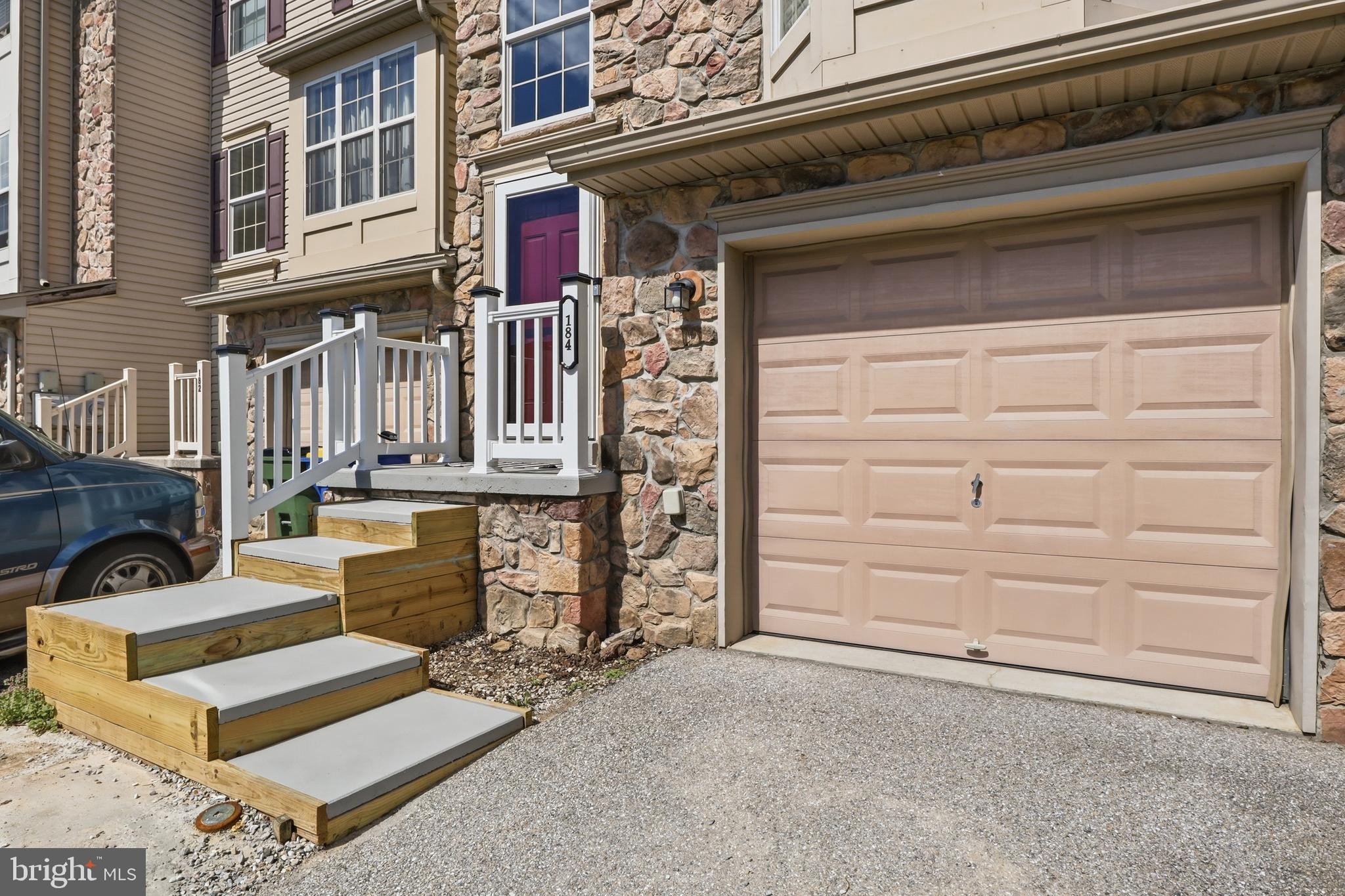 COLONIAL HILLS - Residential