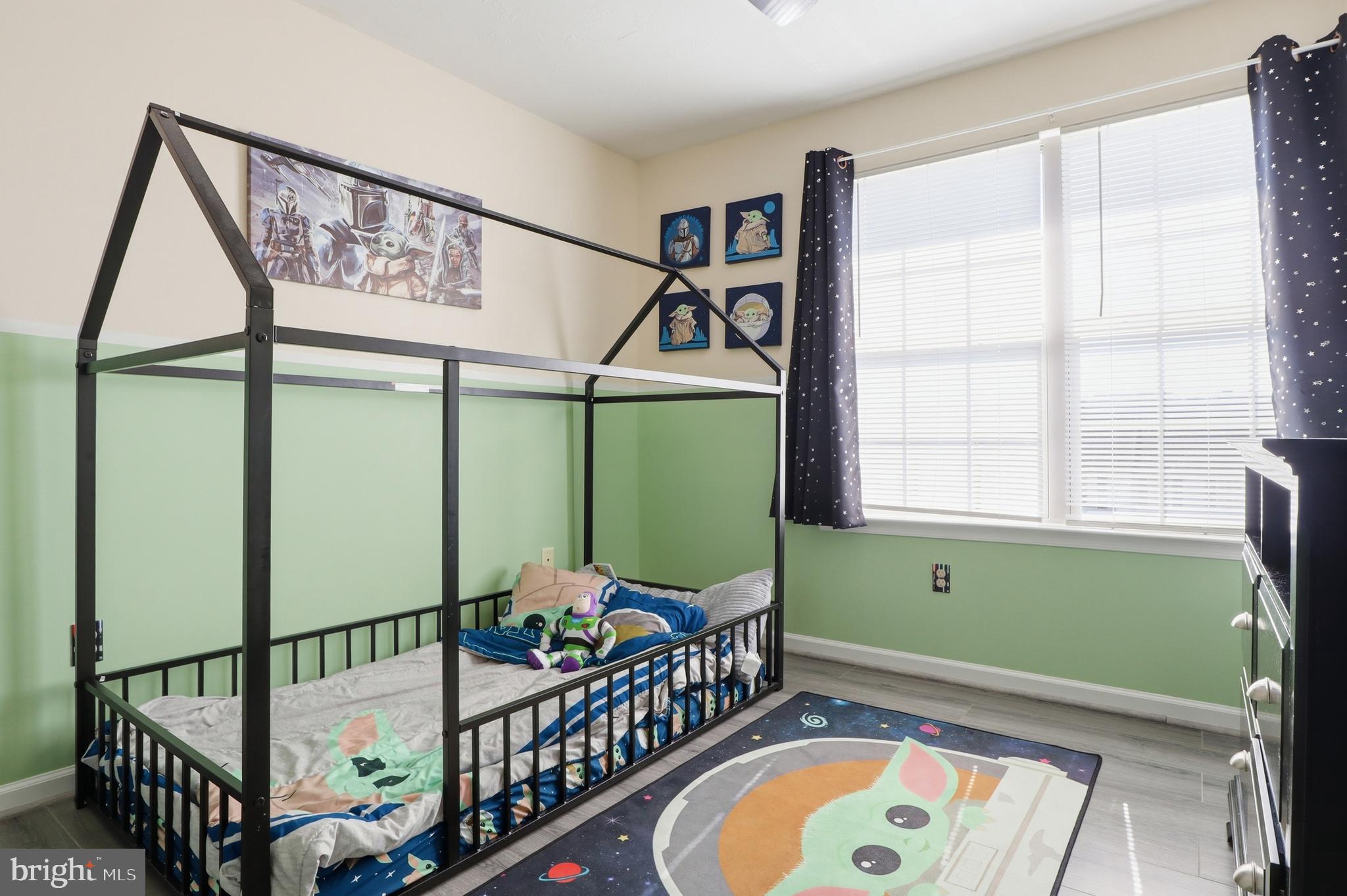 COLONIAL HILLS - Residential