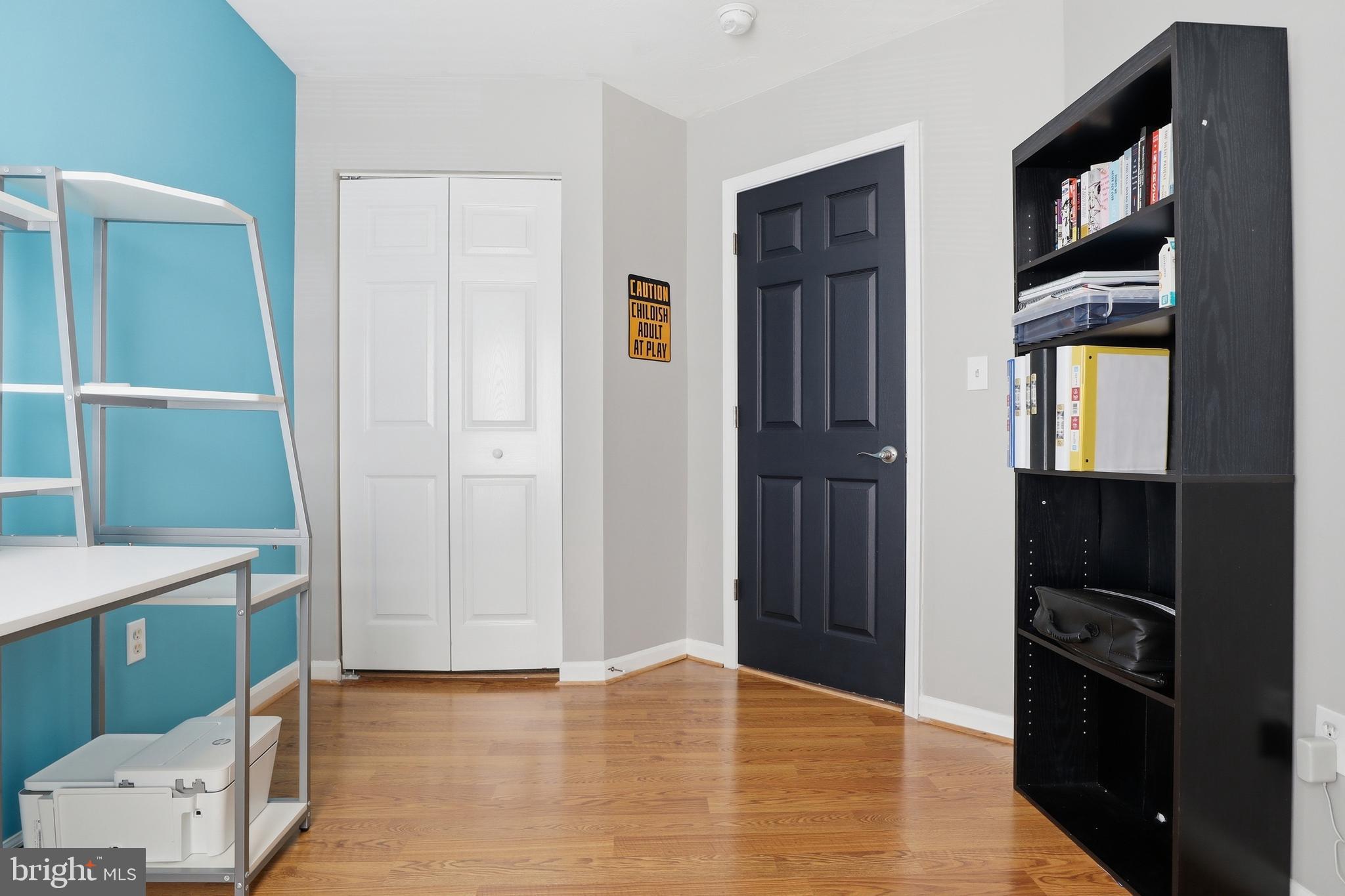 COLONIAL HILLS - Residential