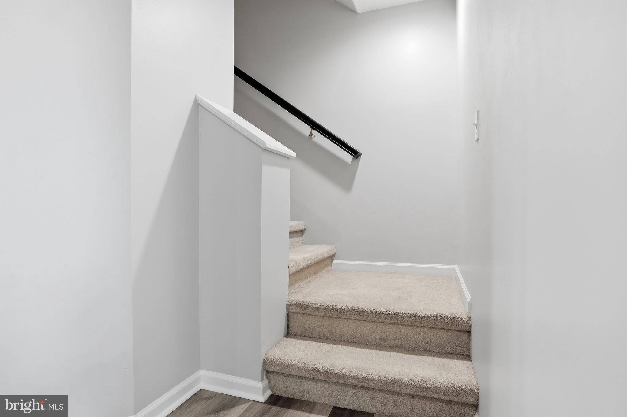 COLONIAL HILLS - Residential