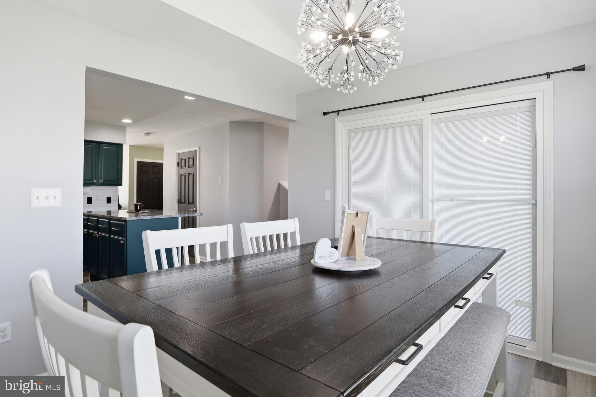 COLONIAL HILLS - Residential