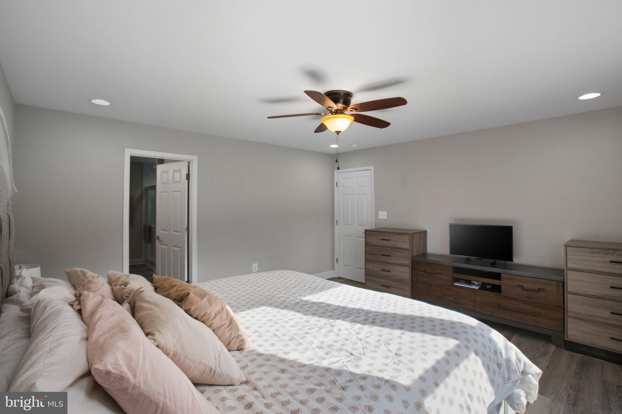 GLEBE HARBOR - Residential