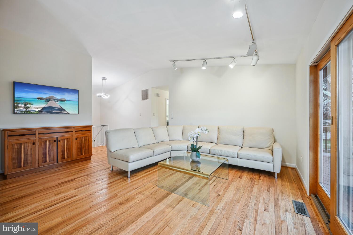 REGENCY ESTATES - Residential