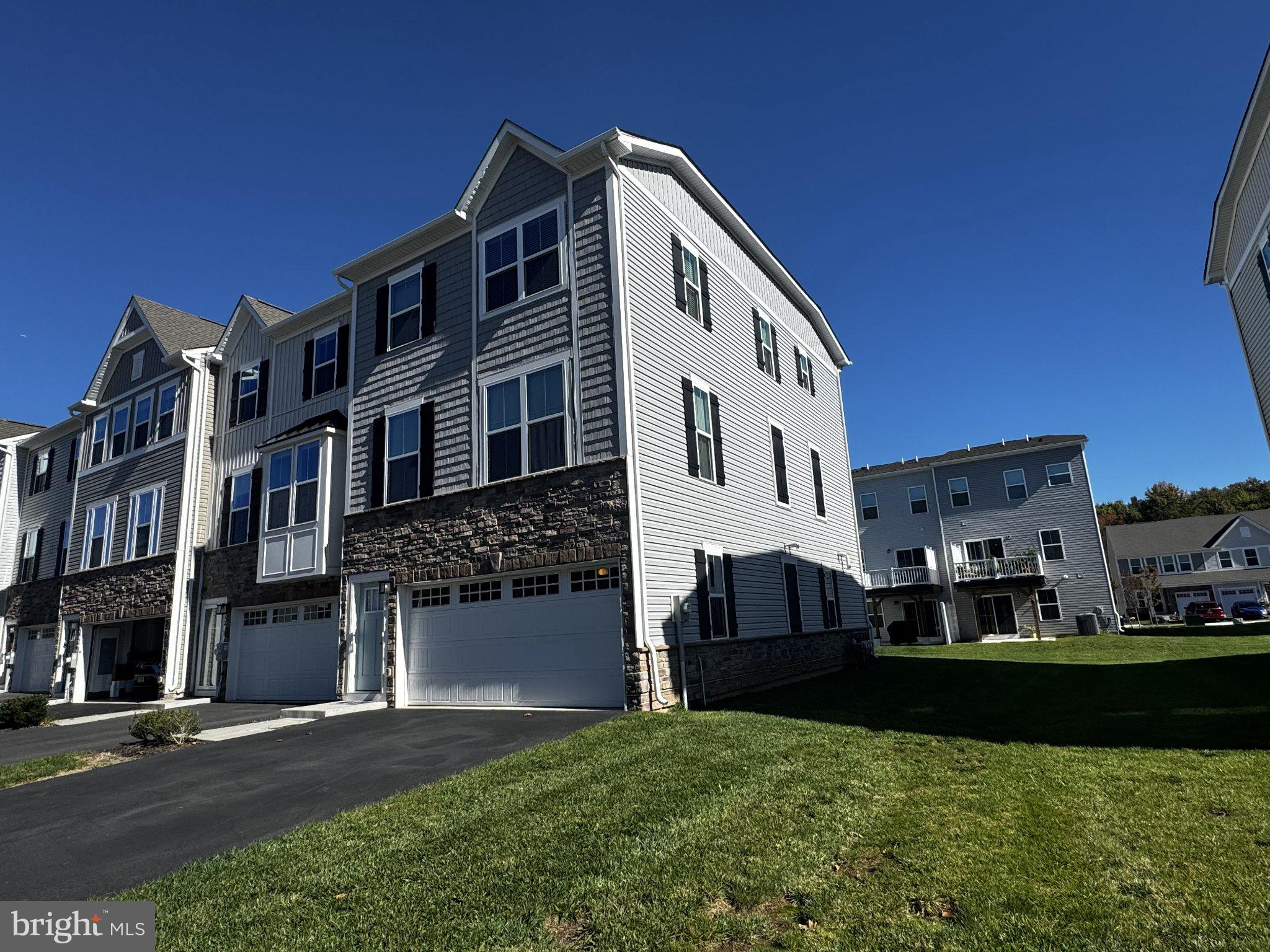30 DOLCIE LANE