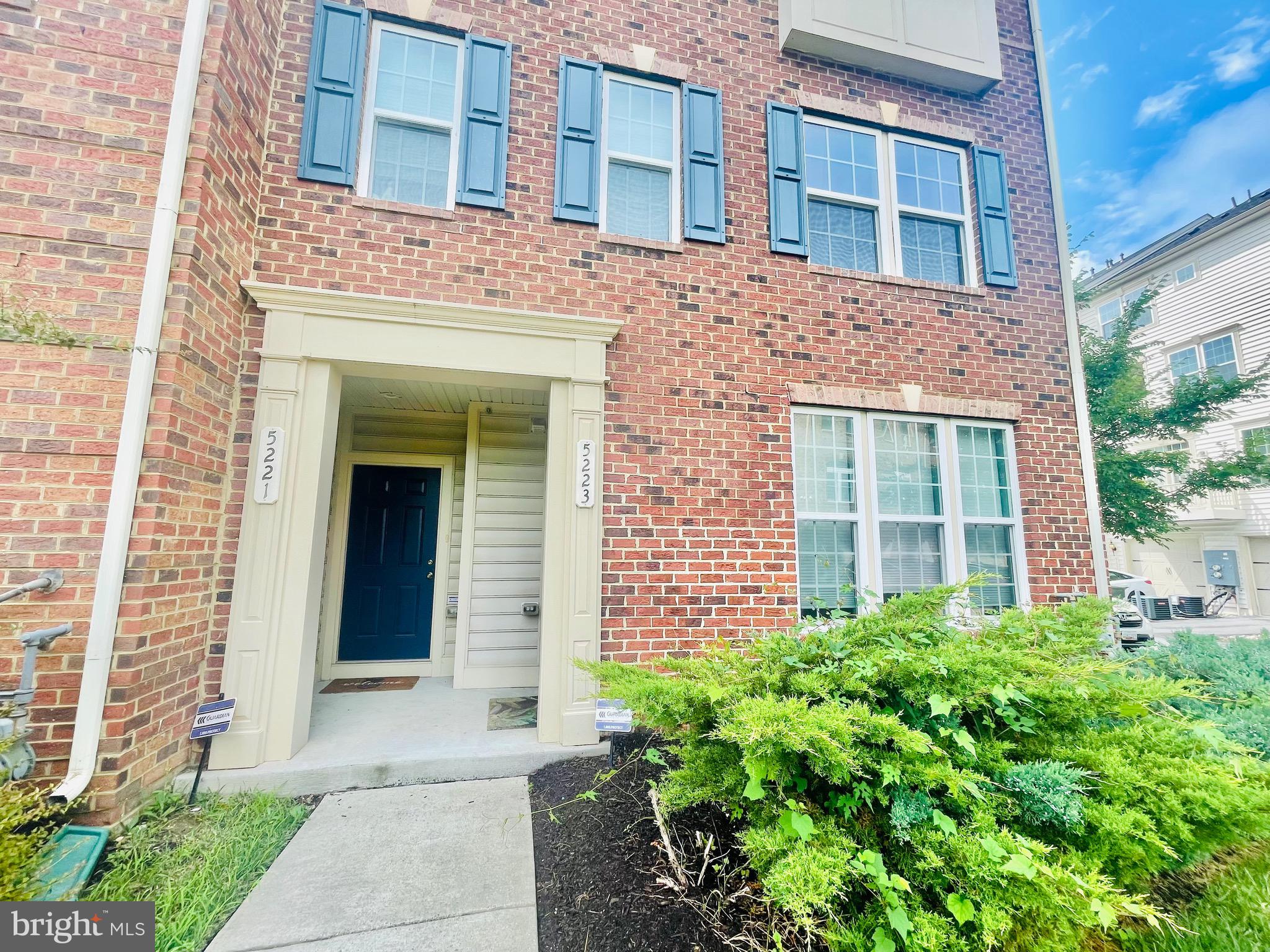 5221 SABLE COURT 307B